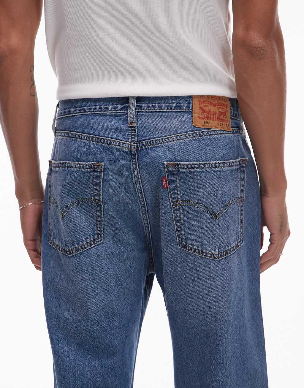 Levi's 565 loose straight fit lightweight jeans in mid wash Product Image