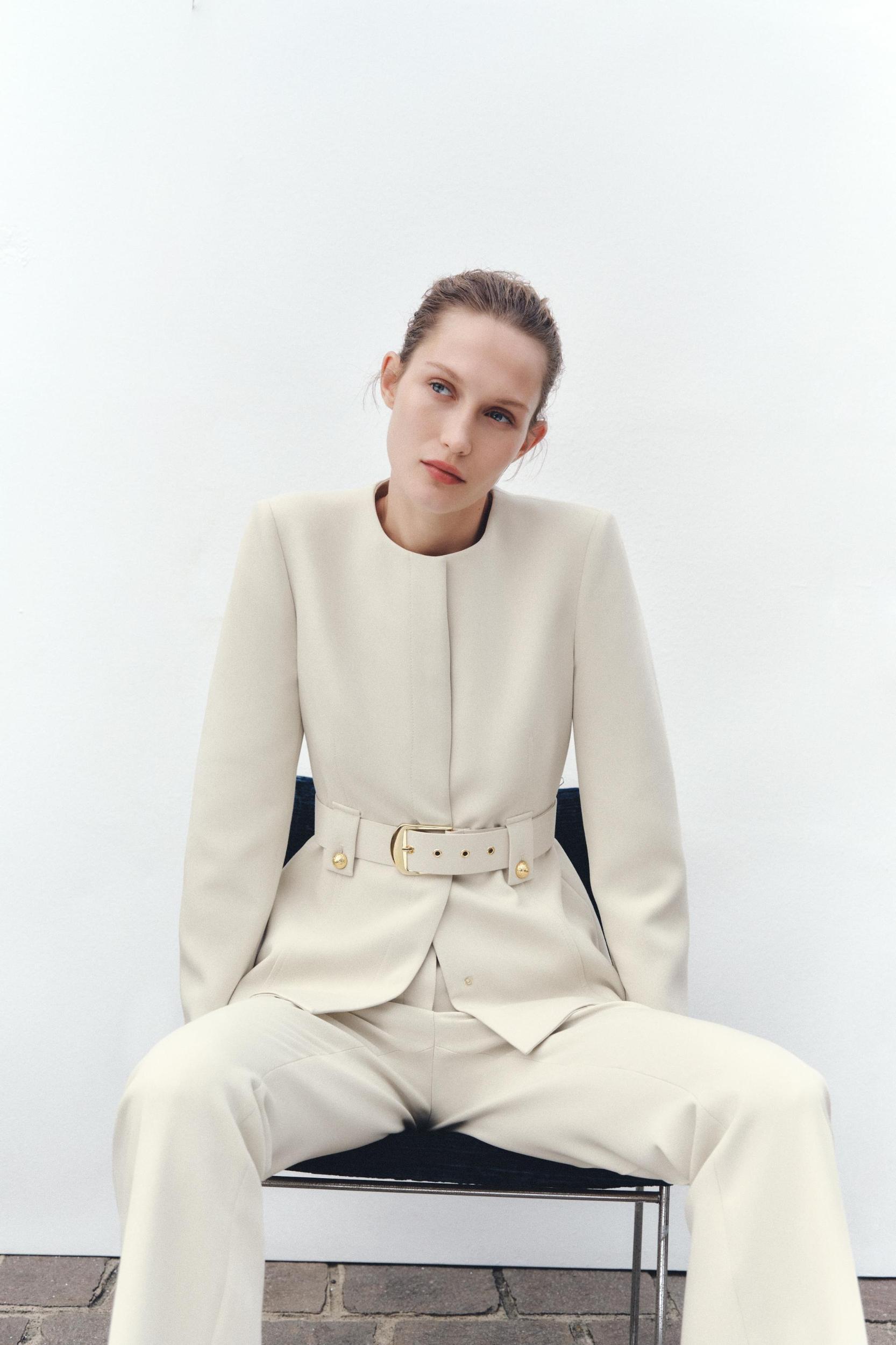 WIDE BELT BLAZER Product Image