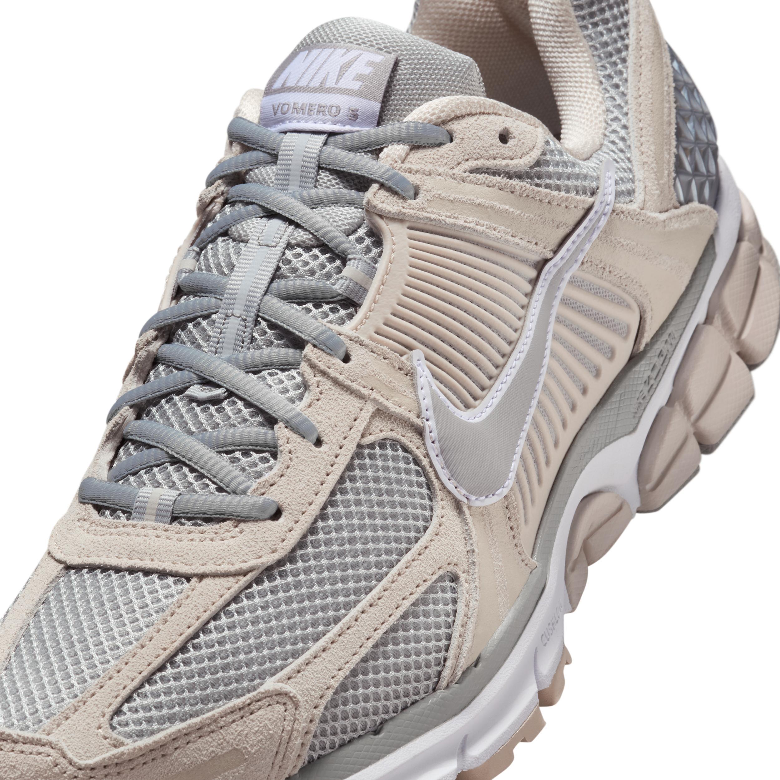 Nike Men's Zoom Vomero 5 Shoes Product Image