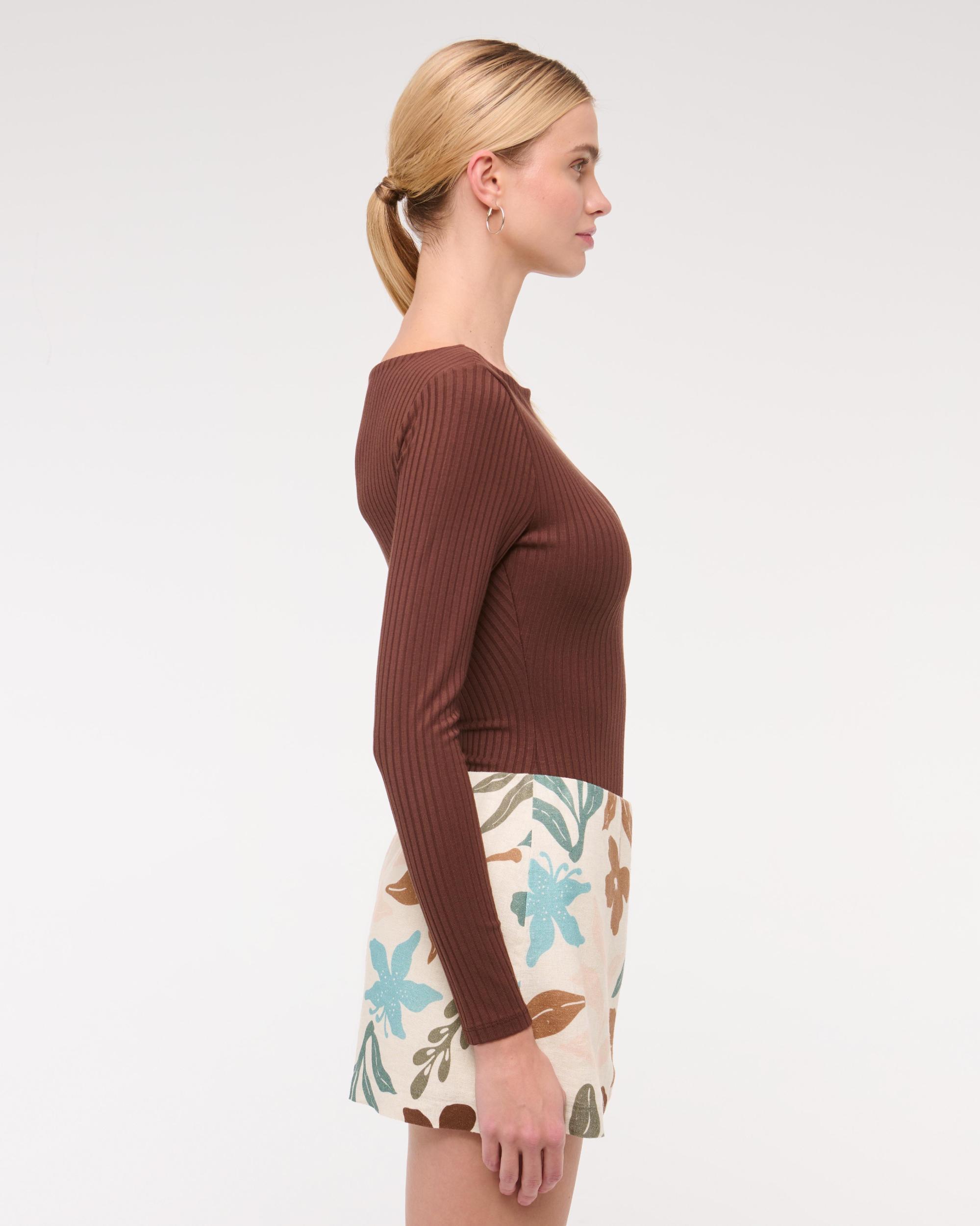 The A&F Scarlett Mid Rise Linen-Blend Mini Skort Product Image