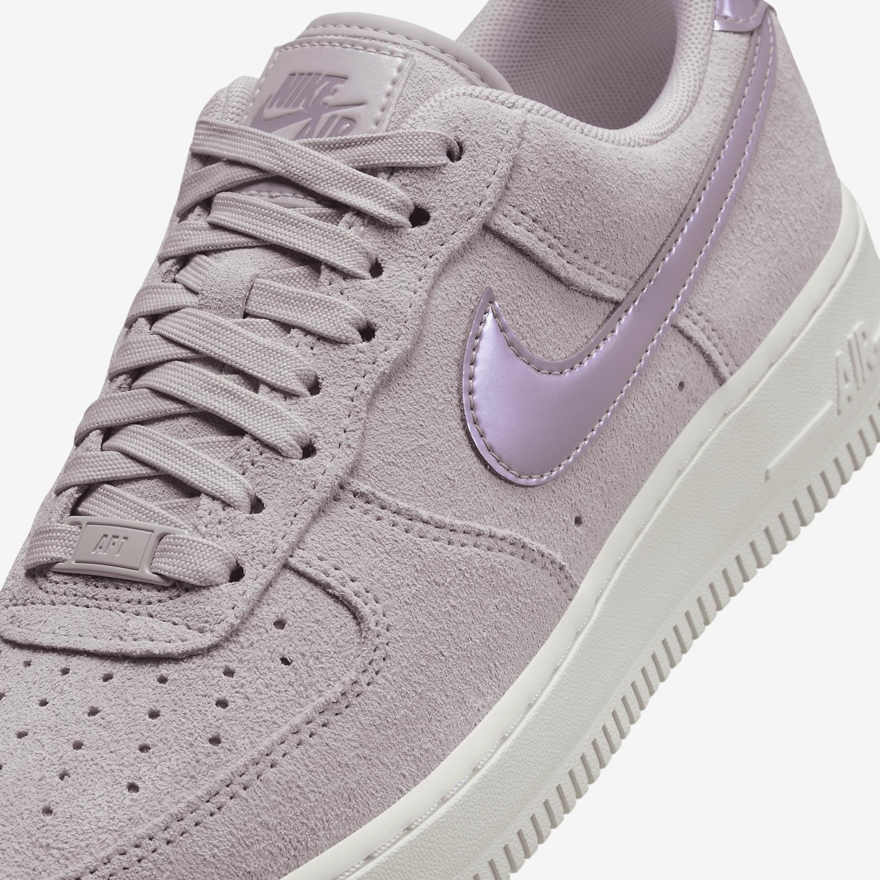 Nike Women's Air Force 1 '0 SE Shoes Product Image