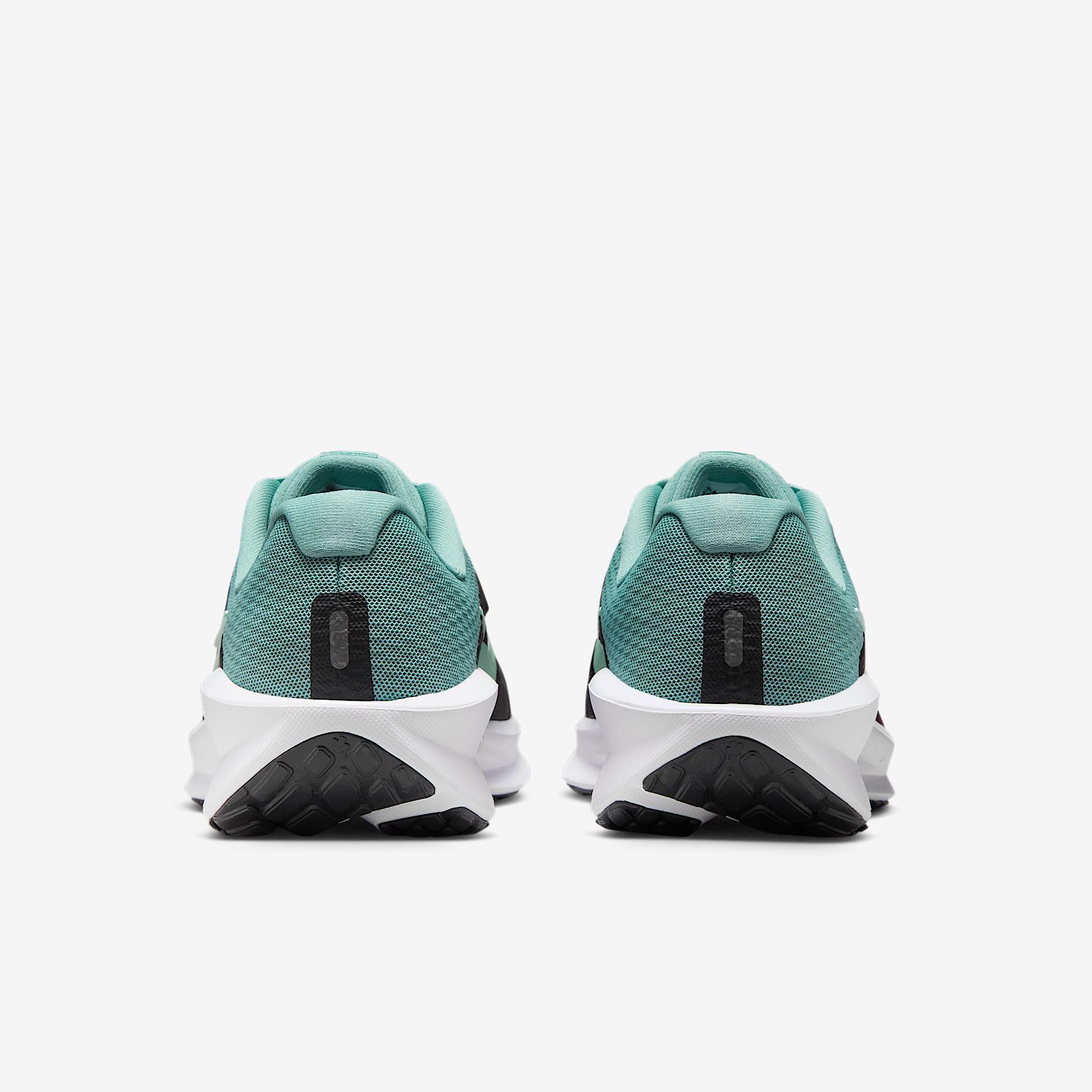 Nike Downshifter 13 Women's Road Running Shoes (Extra Wide) Product Image