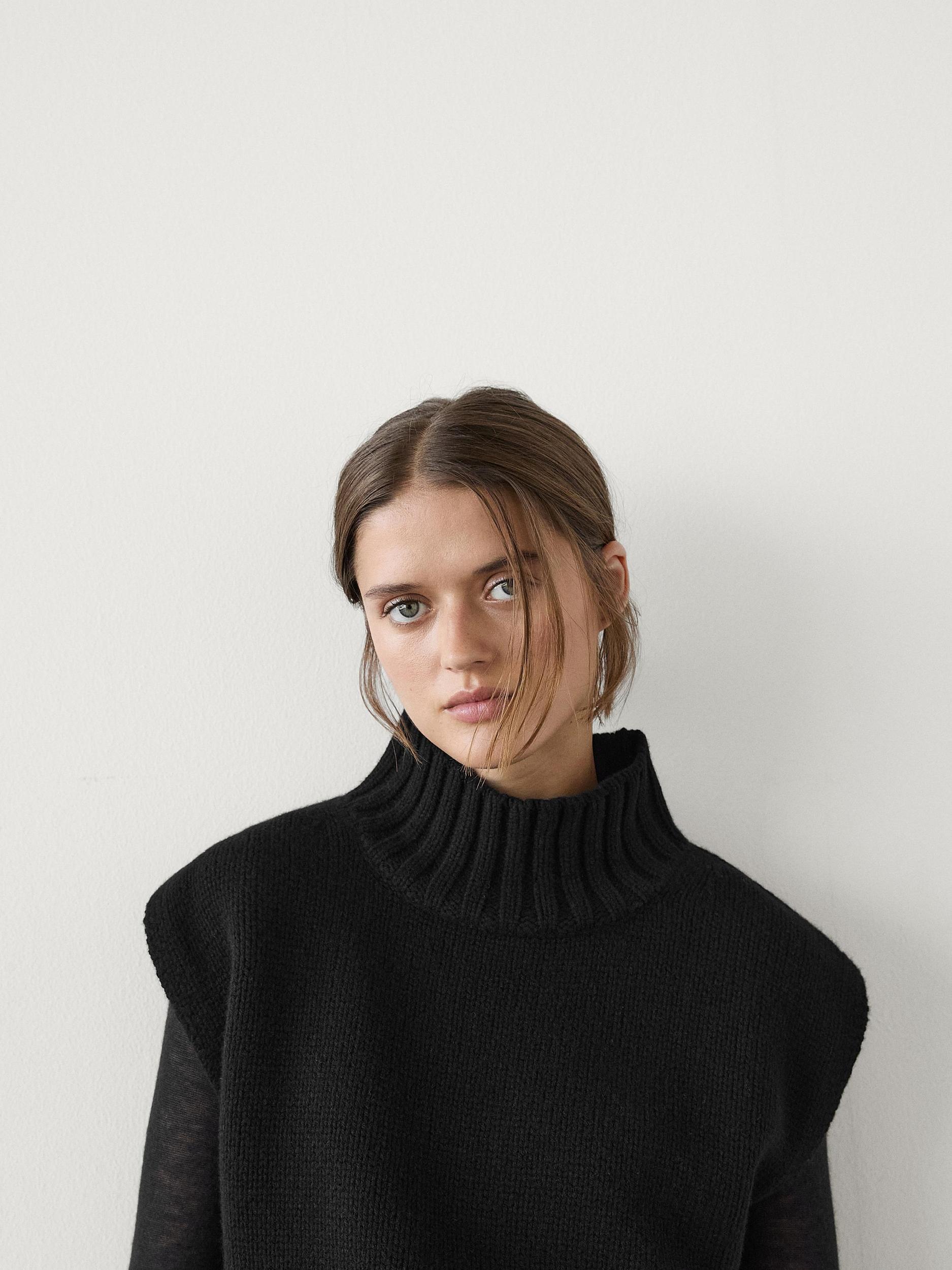 High neck knit vest Product Image