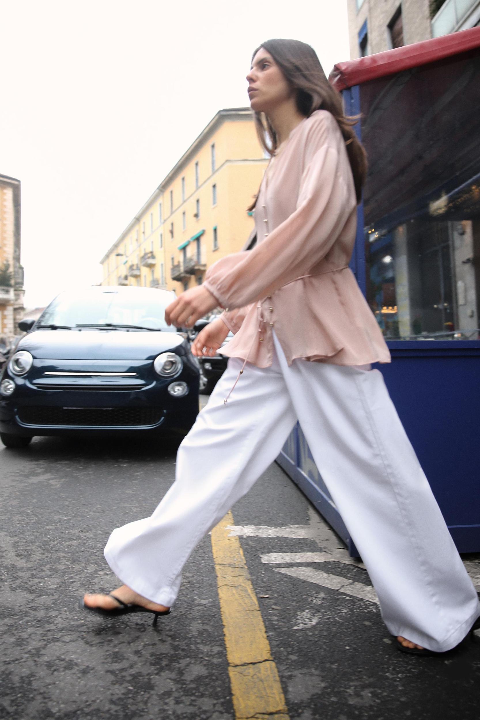 THIN BELT BLOUSE Product Image