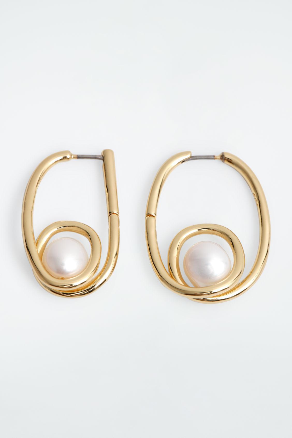 COILED FRESHWATER PEARL HOOP EARRINGS Product Image