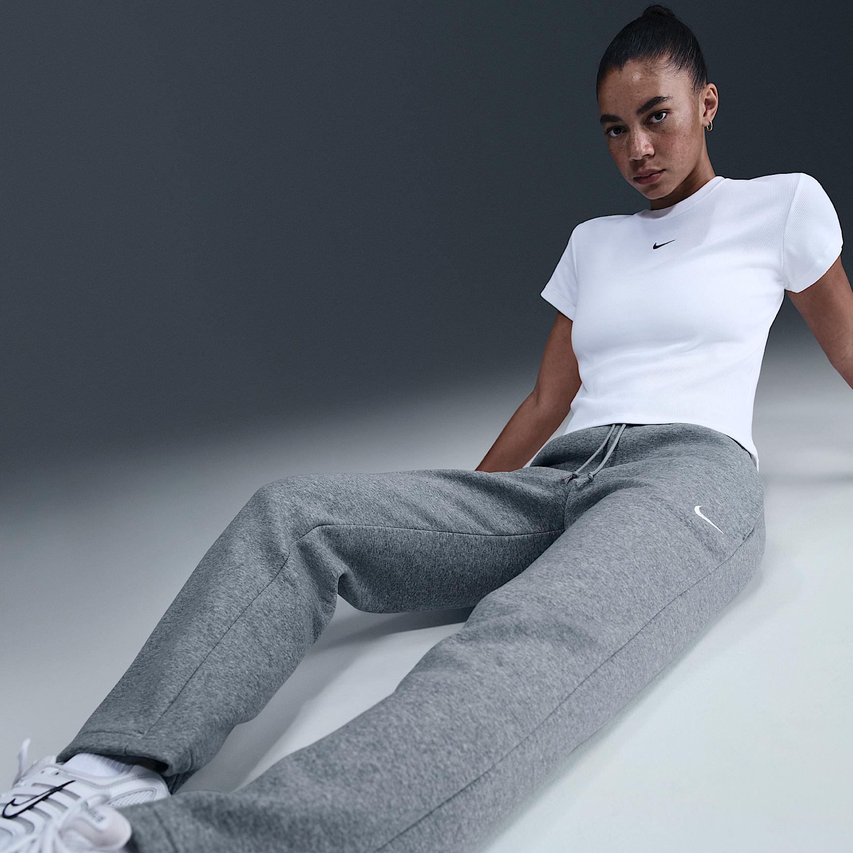 Women's Nike Sportswear Phoenix Fleece Mid-Rise Open-Hem Pants Product Image