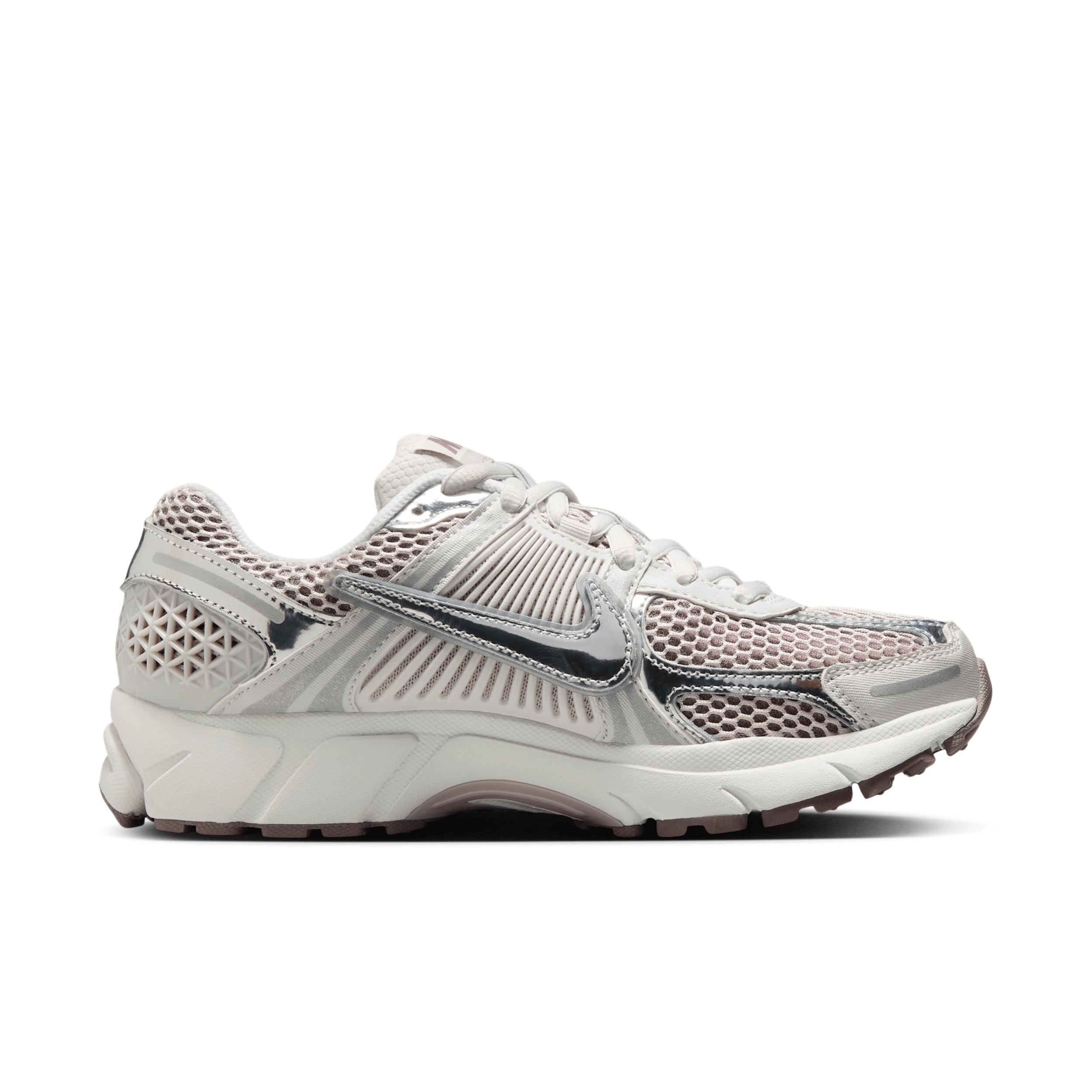 Nike Women's Zoom Vomero 5 Shoes Product Image
