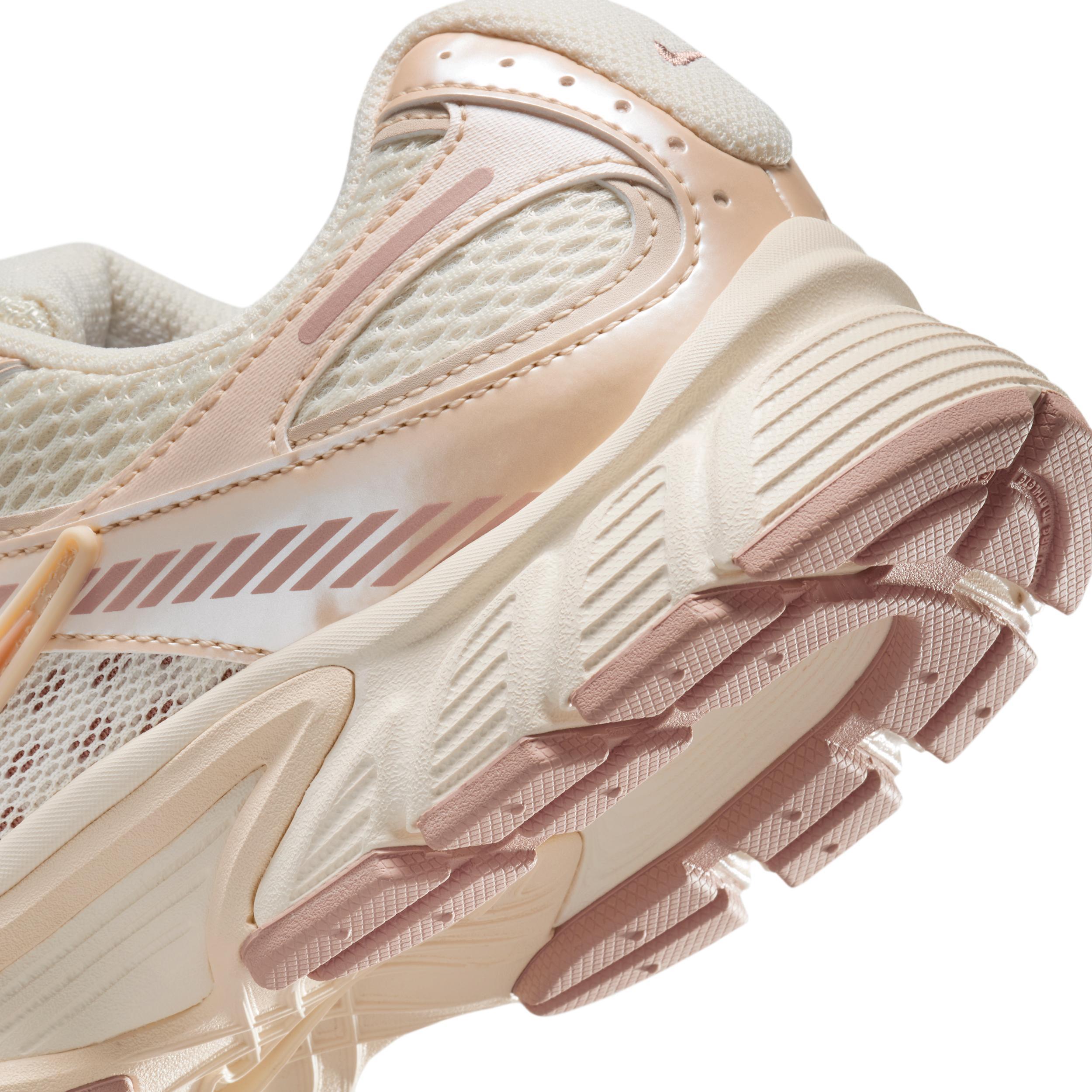 Nike Women's V5 RNR Shoes Product Image