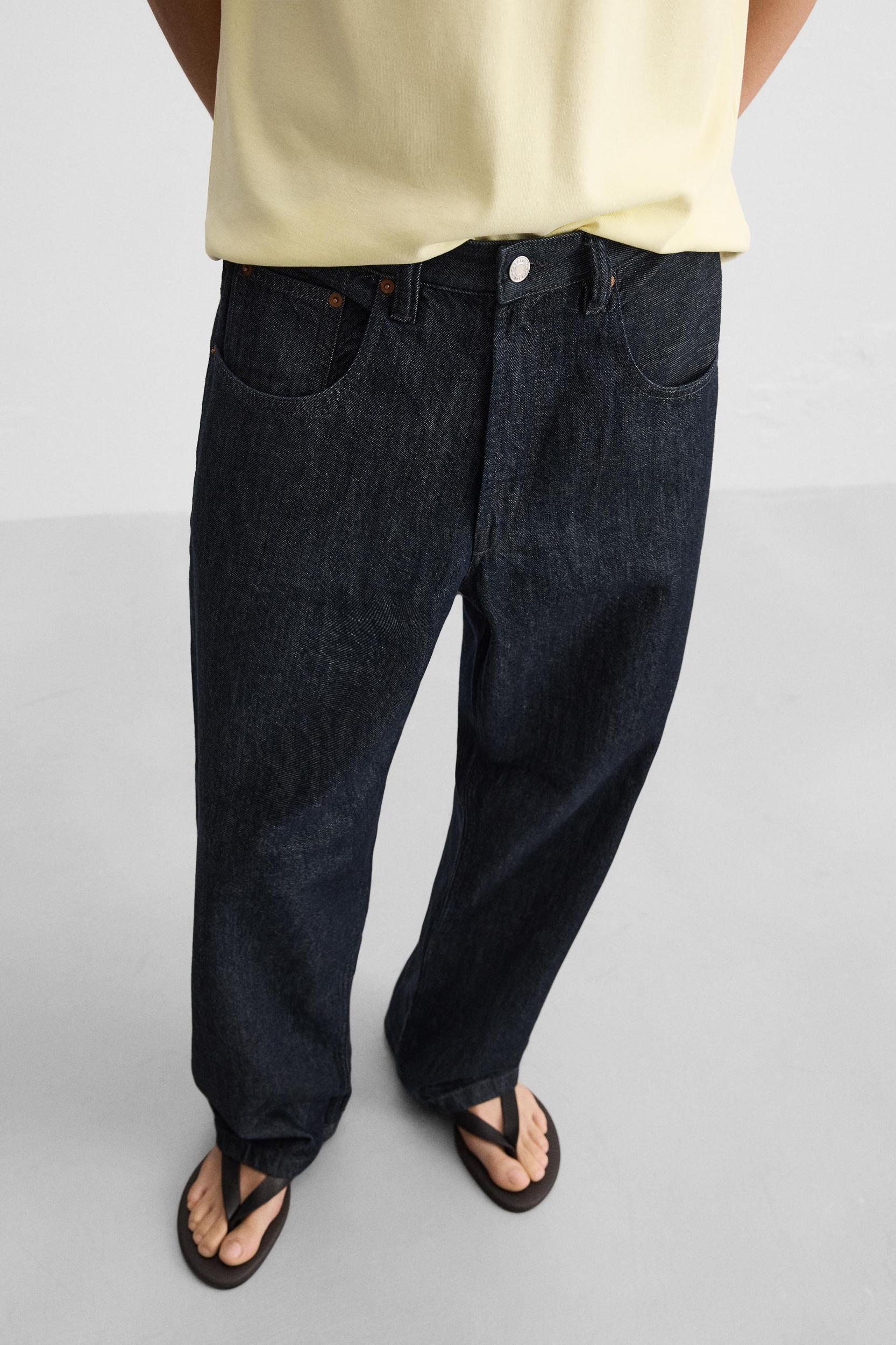 LIGHTWEIGHT BAGGY FIT JEANS Product Image