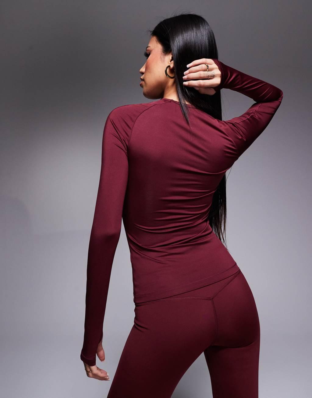 4505 Icon slim fit active long sleeve top in burgundy  Product Image