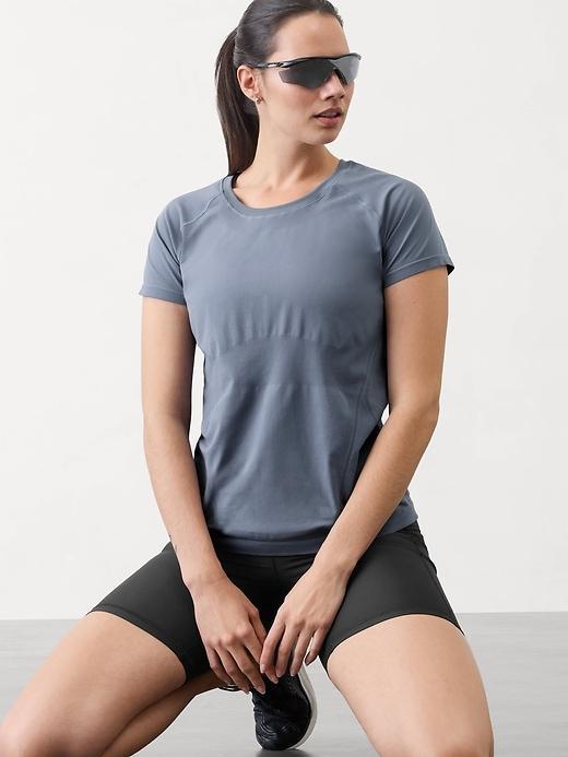 Momentum Seamless Tee Product Image