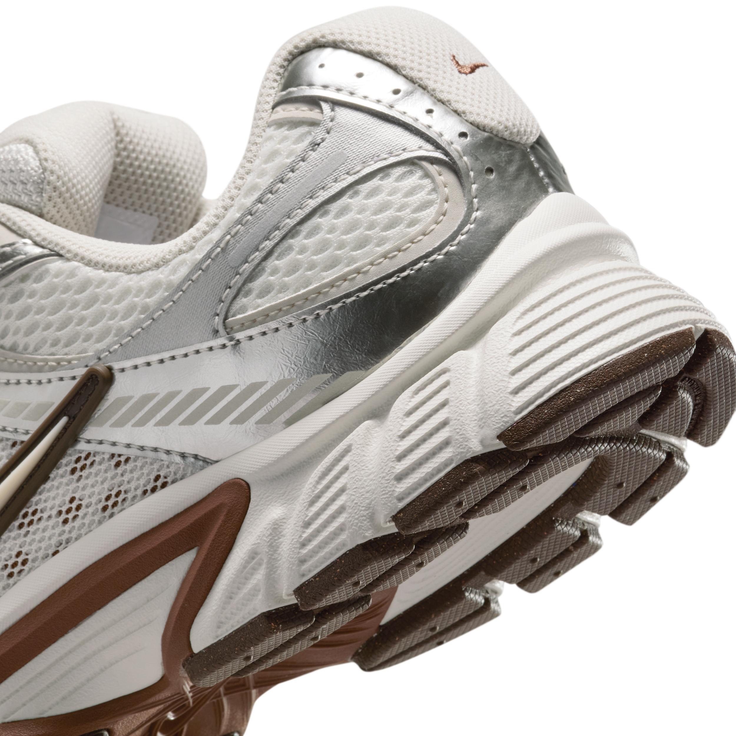 Nike Women's V5 RNR Shoes Product Image