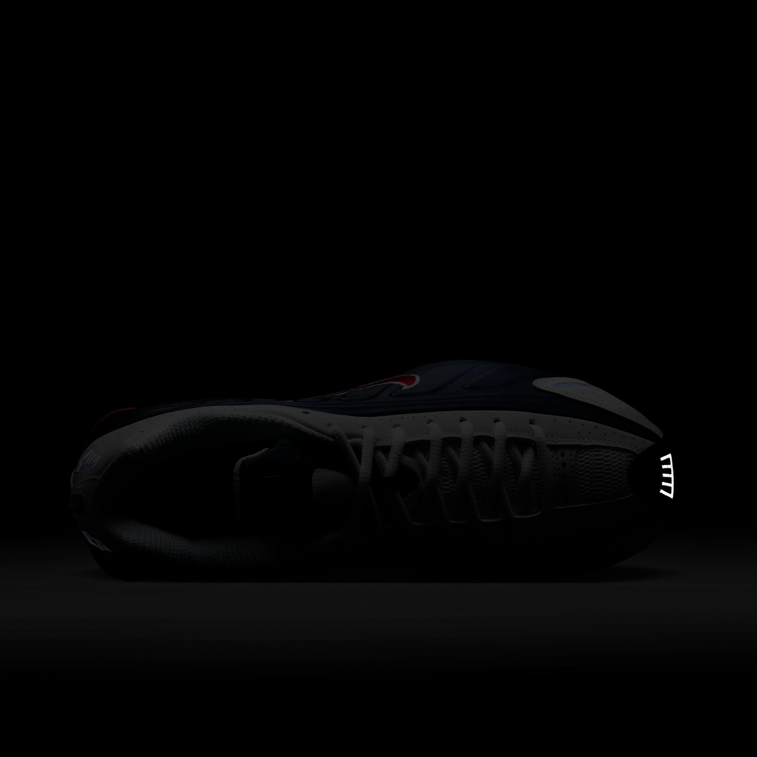 Nike Men's Shox R4 Shoes Product Image