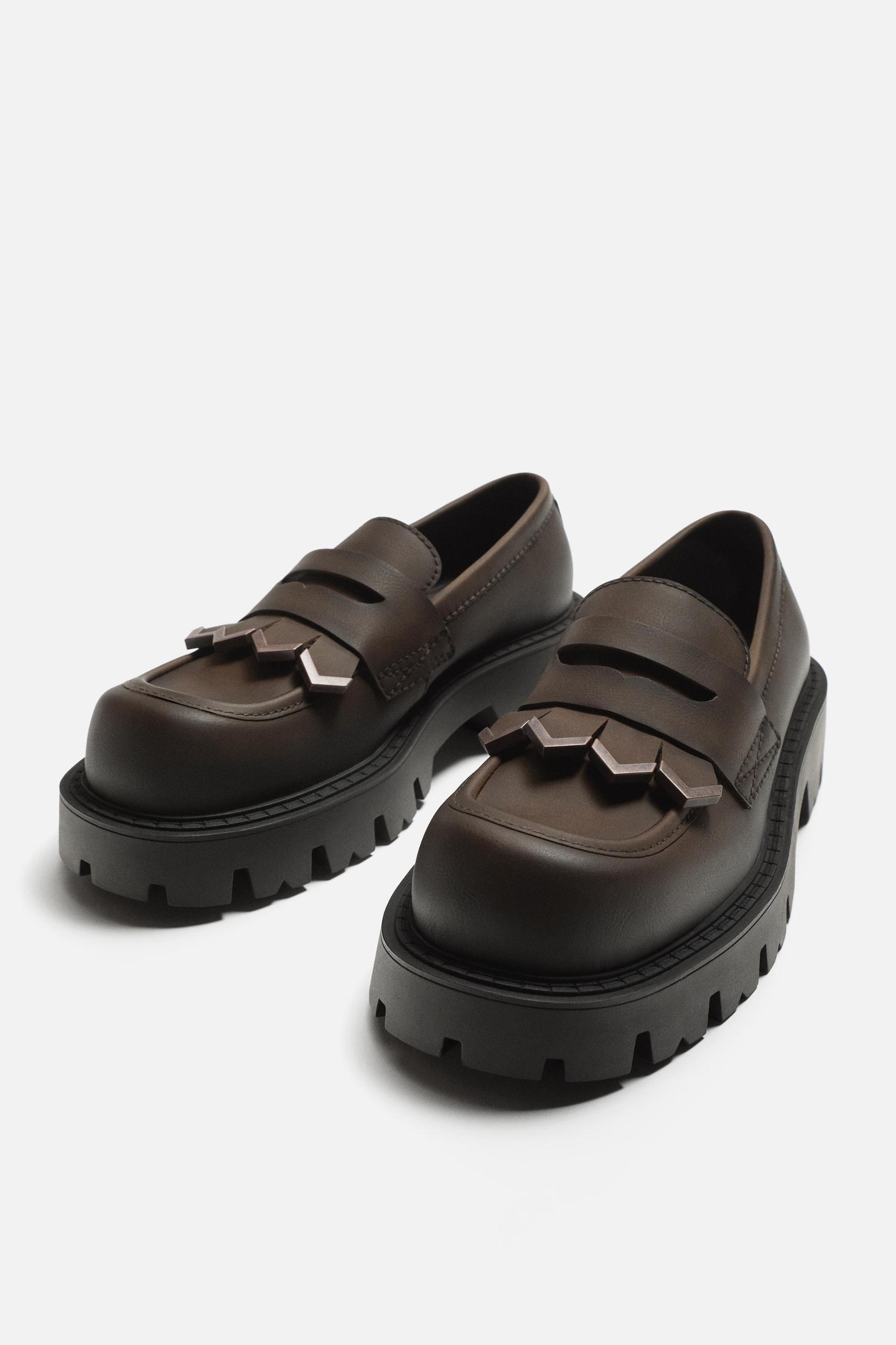 VOLUMINOUS FRINGED LOAFERS Product Image