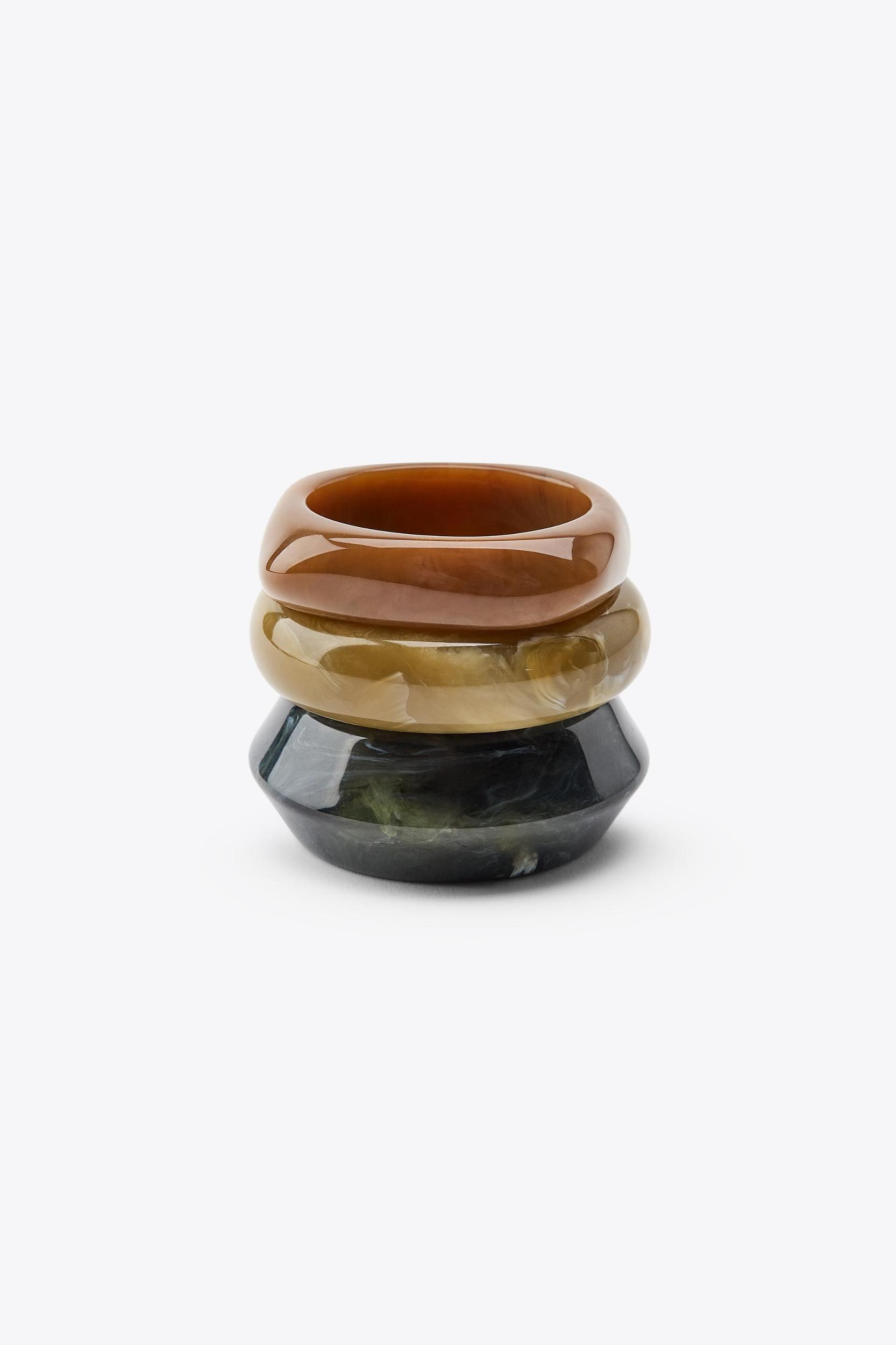 3 PACK OF RESIN BRACELETS Product Image