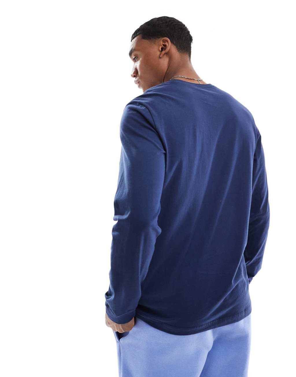 Nike Club long sleeve t-shirt in navy Product Image