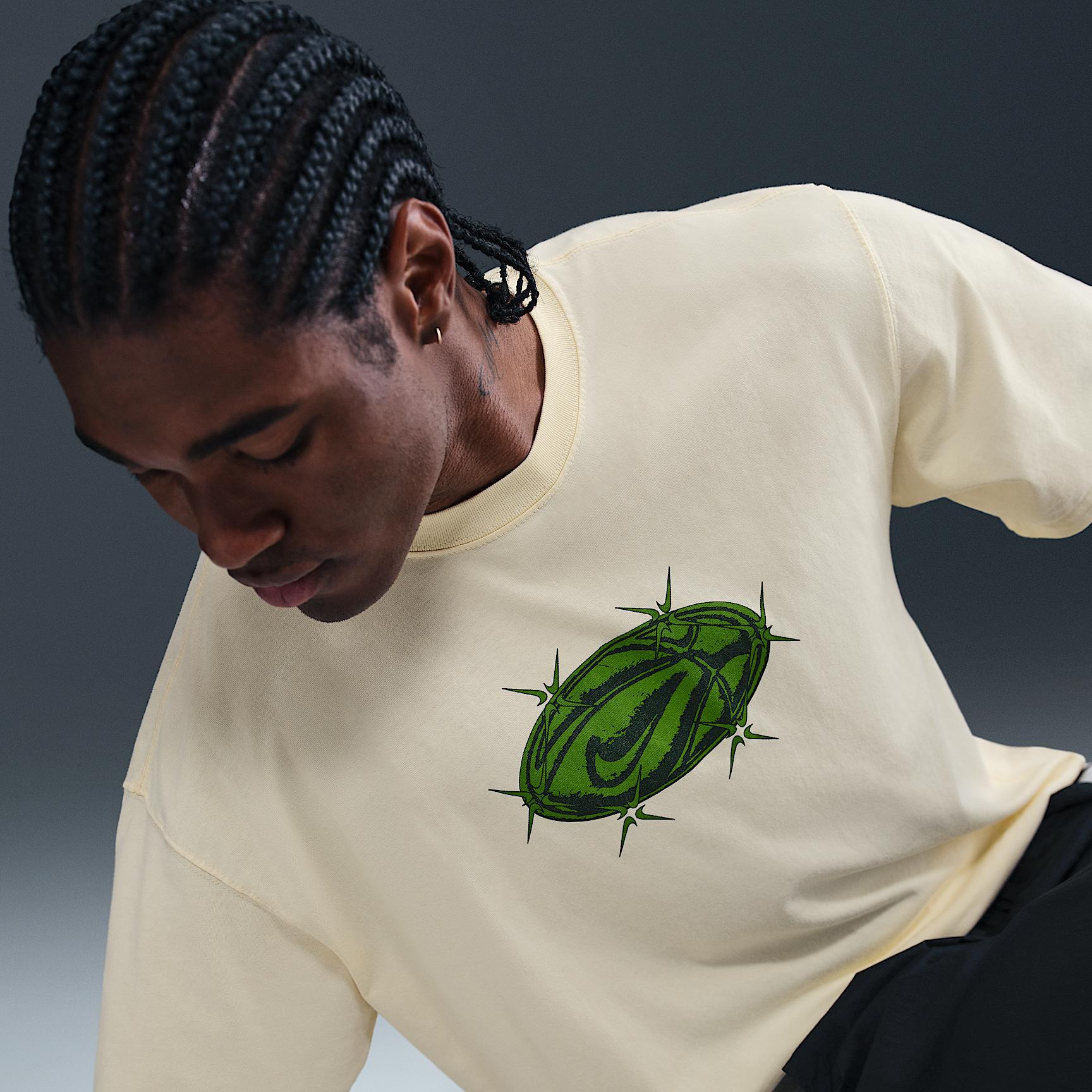 Nike Men's Max90 T-Shirt Product Image