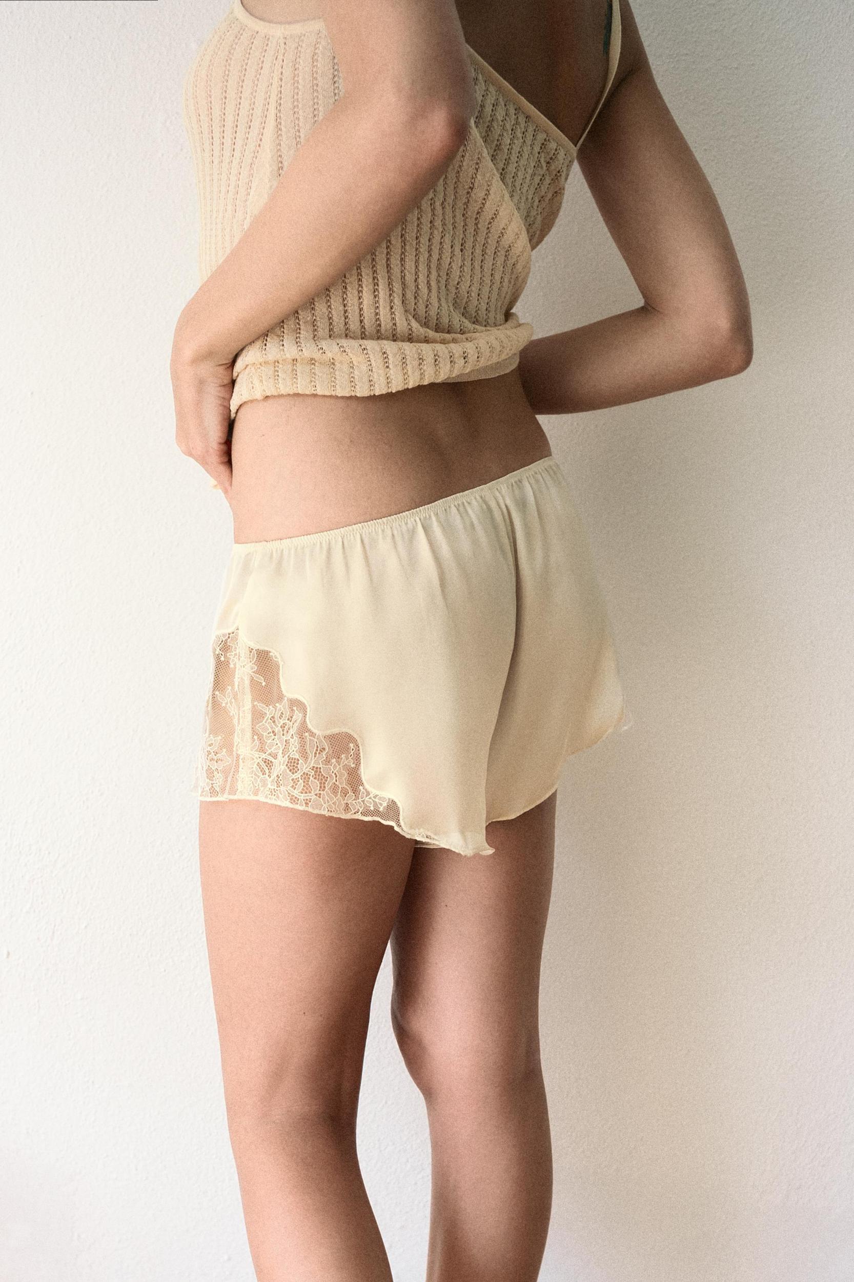 FLORAL EMBROIDERED KNIT TOP Product Image