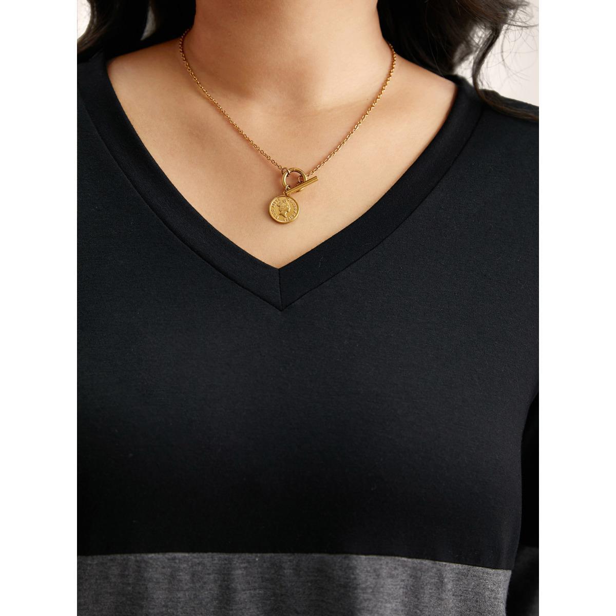 Plus Size Colorblock Contrast Striped V Neck T-shirt Black Women Casual Contrast Striped V-neck Everyday T-shirts BloomChic 18-20/2X Product Image
