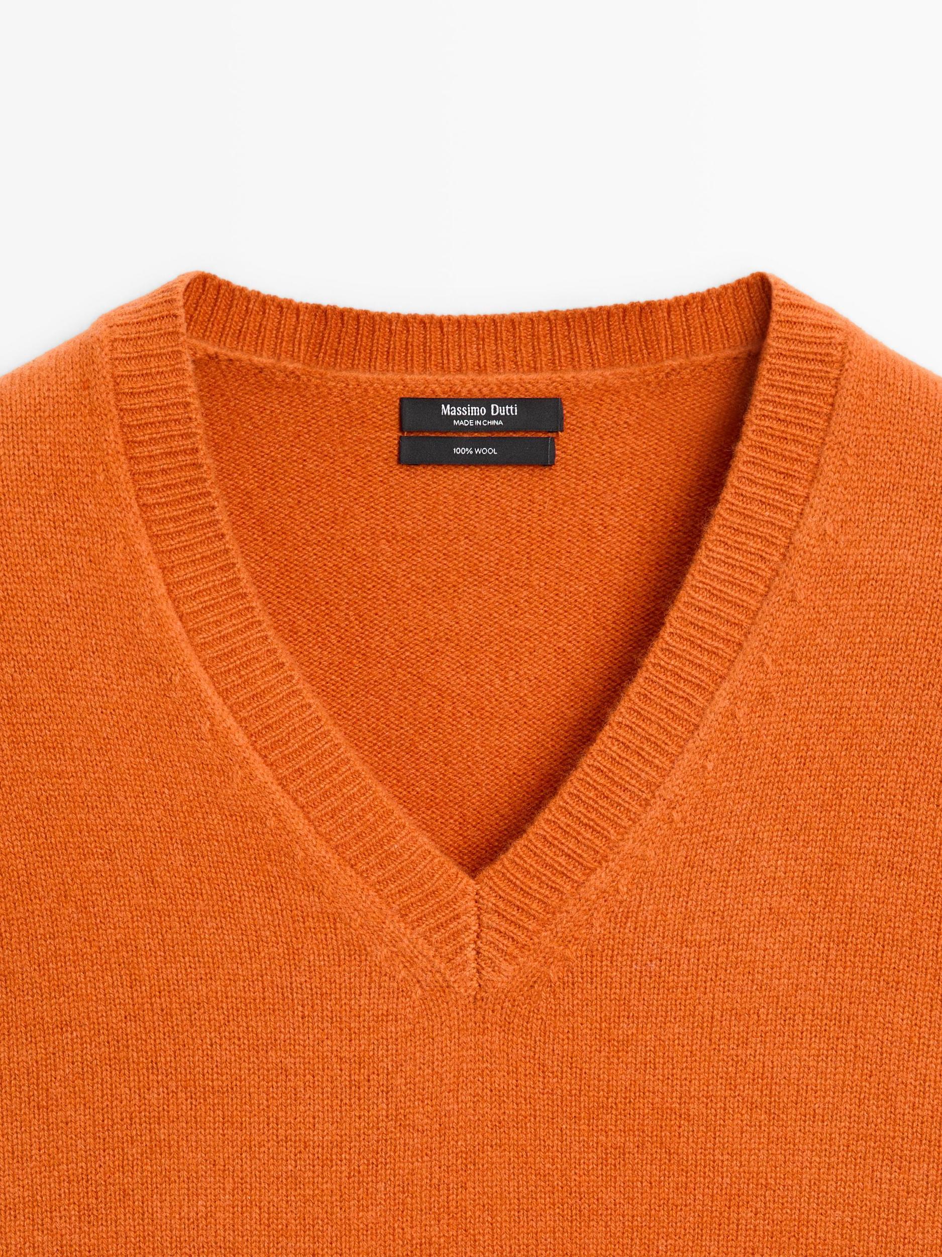 V-neck knit sweater Product Image