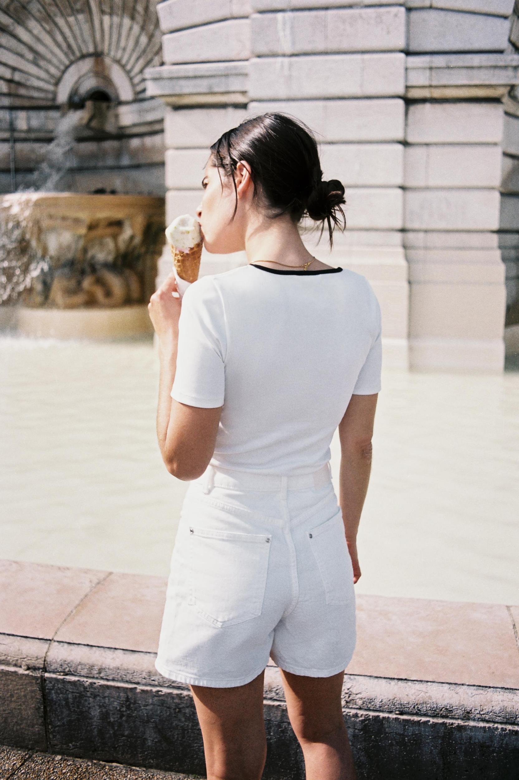 CONTRAST TRIM T-SHIRT Product Image