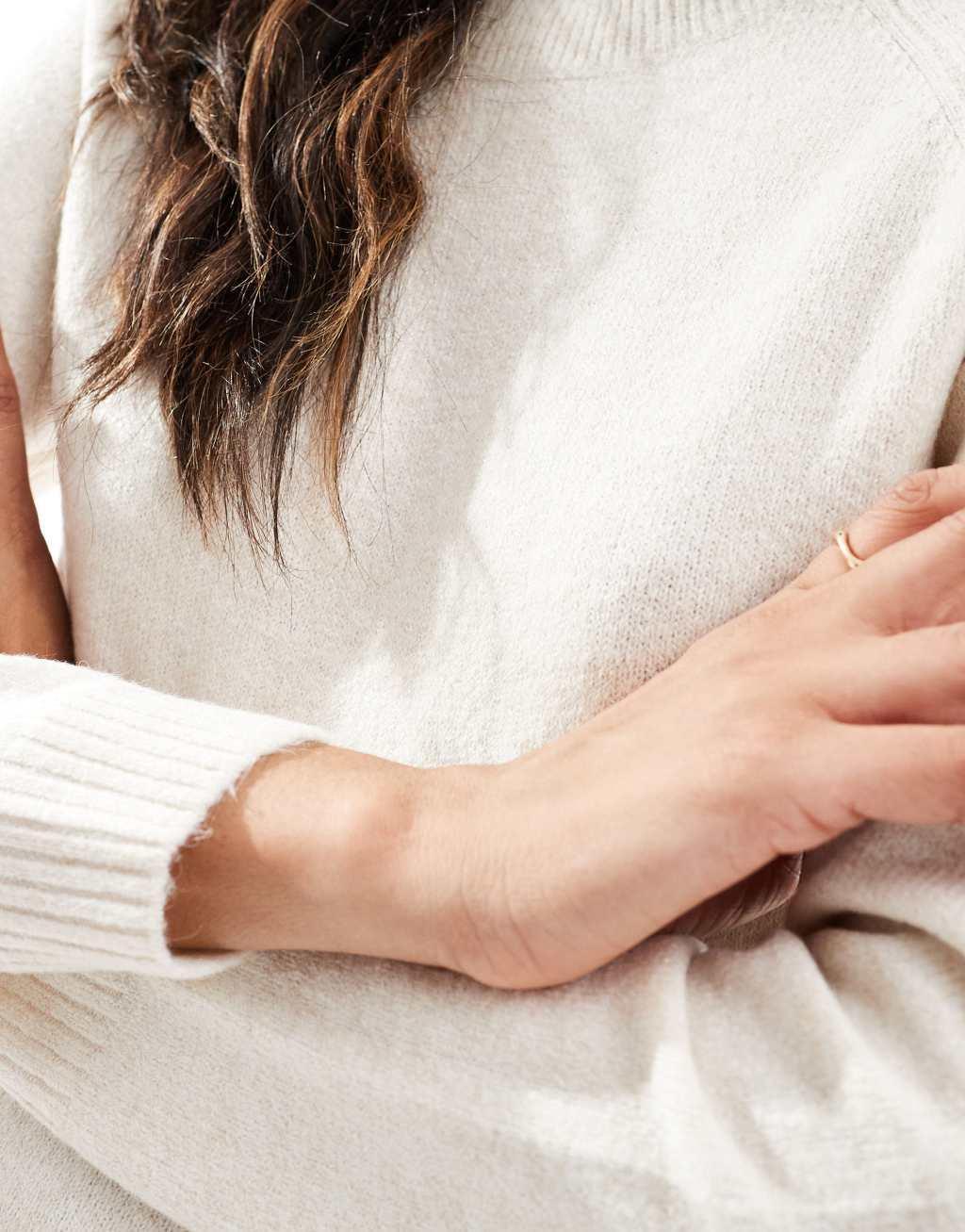 Vero Moda Maternity round neck knitted sweater in cream melange Product Image