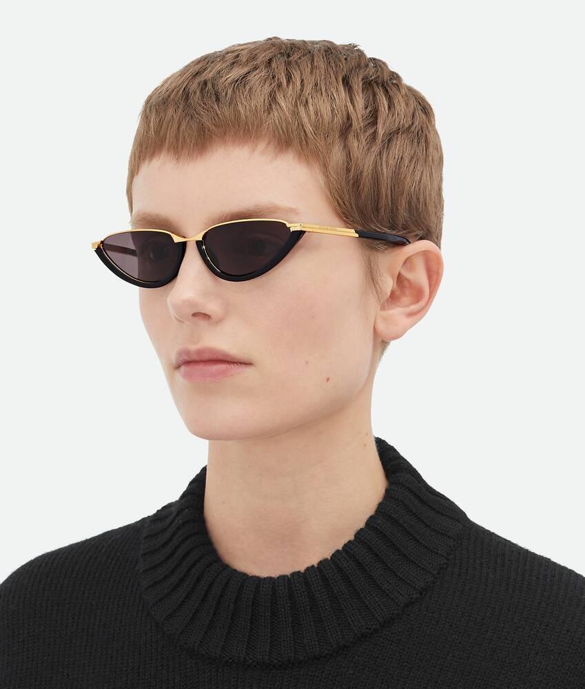Classic Cat Eye Sunglasses in Black/grey Product Image
