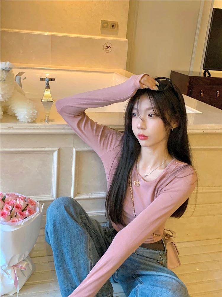 Long-Sleeve Crewneck Plain Crop T-Shirt Product Image