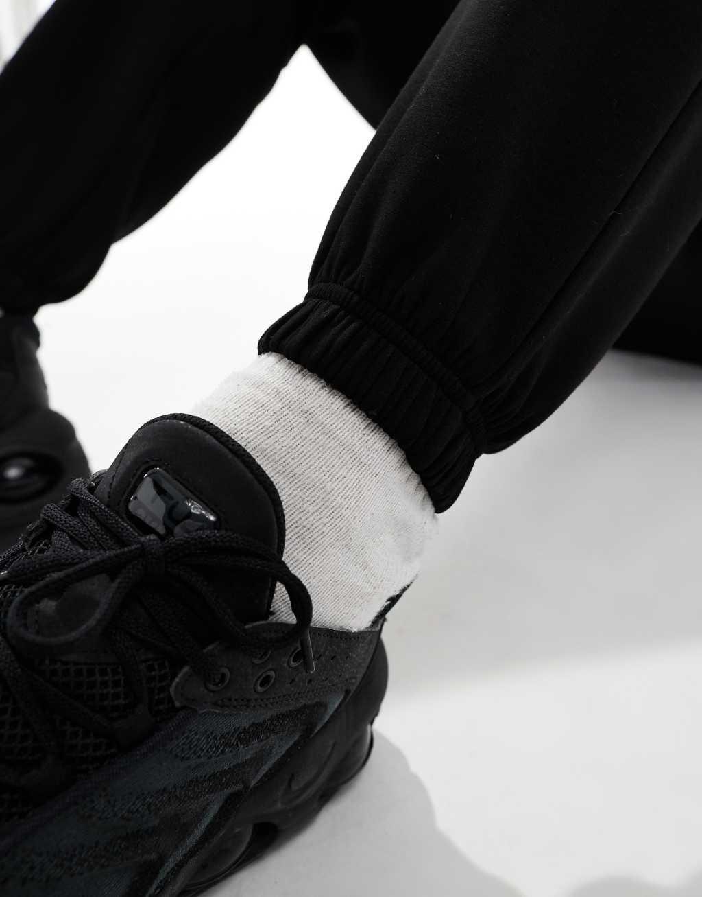 4505 Icon quick dry tapered fit performance sweatpants in black  Product Image