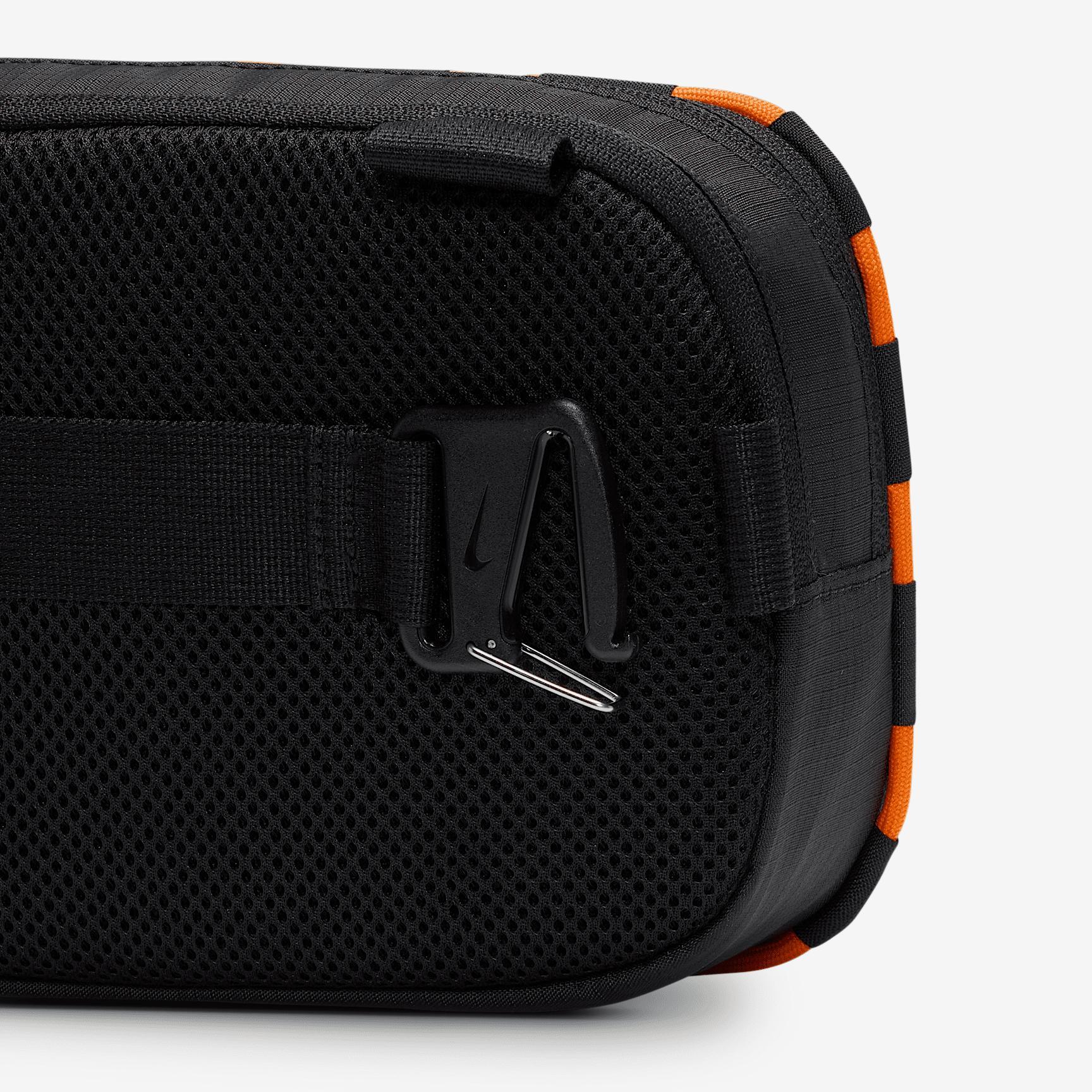 Nike Hayward Patrol Crossbody Bag (4L) Product Image