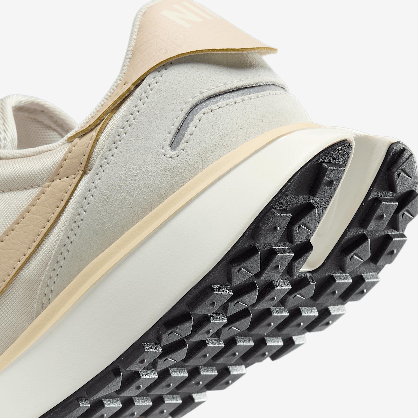 Nike Women's Phoenix Waffle Shoes Product Image