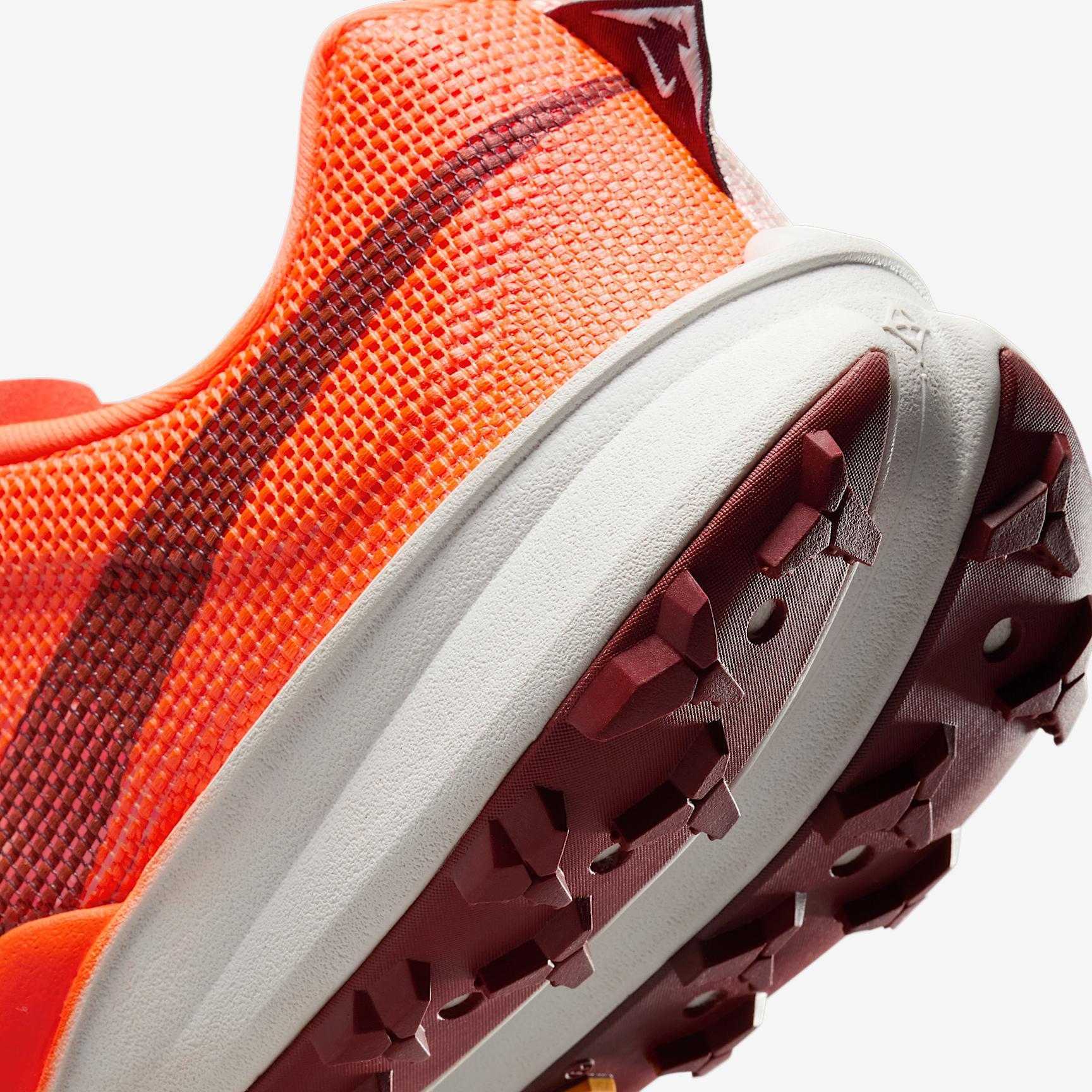 Nike Men's Kiger 10 Trail Running Shoes Product Image