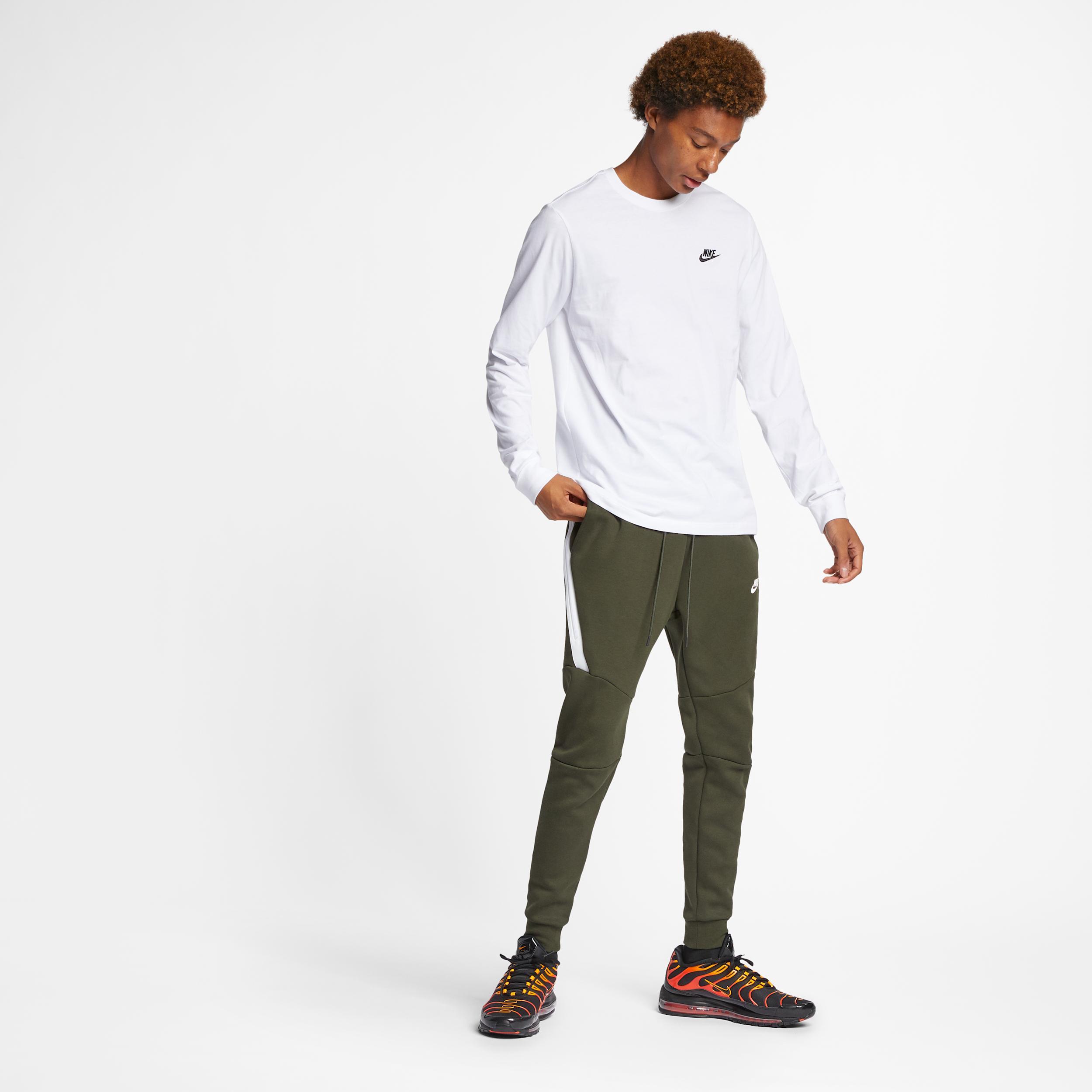 Nike Sportswear Club Men's Long-Sleeve T-Shirt Product Image