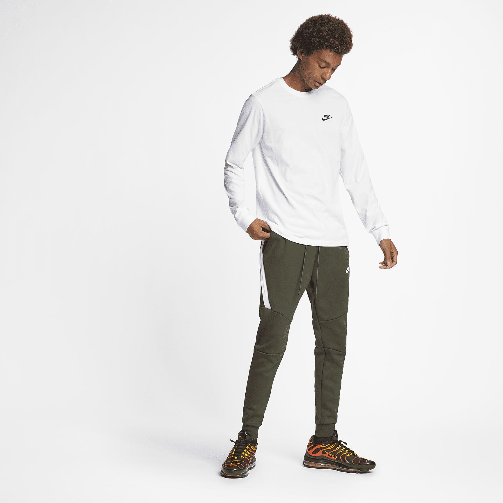Nike Sportswear Club Men's Long-Sleeve T-Shirt Product Image