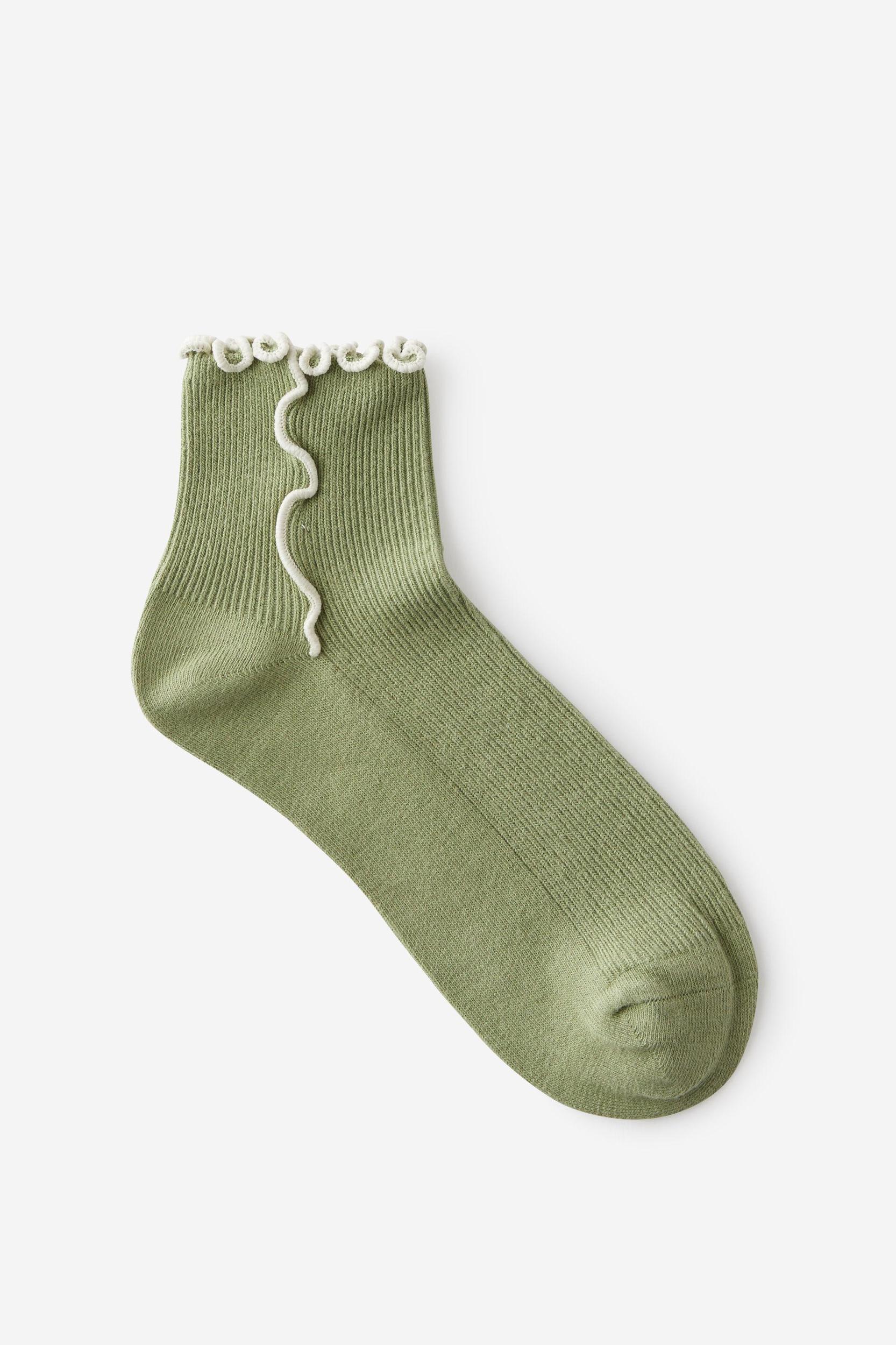 Fashion Frill Ribbed Ankle Sock Product Image