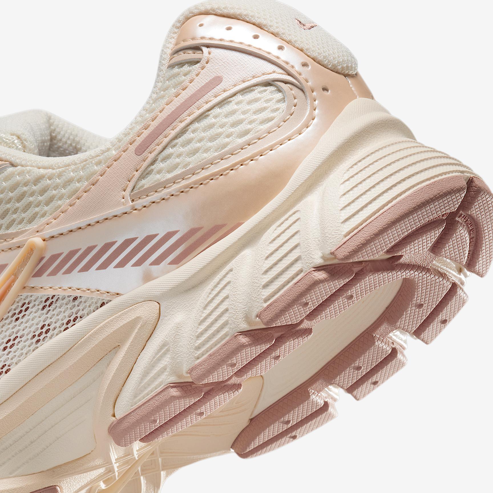 Nike Women's V5 RNR Shoes Product Image