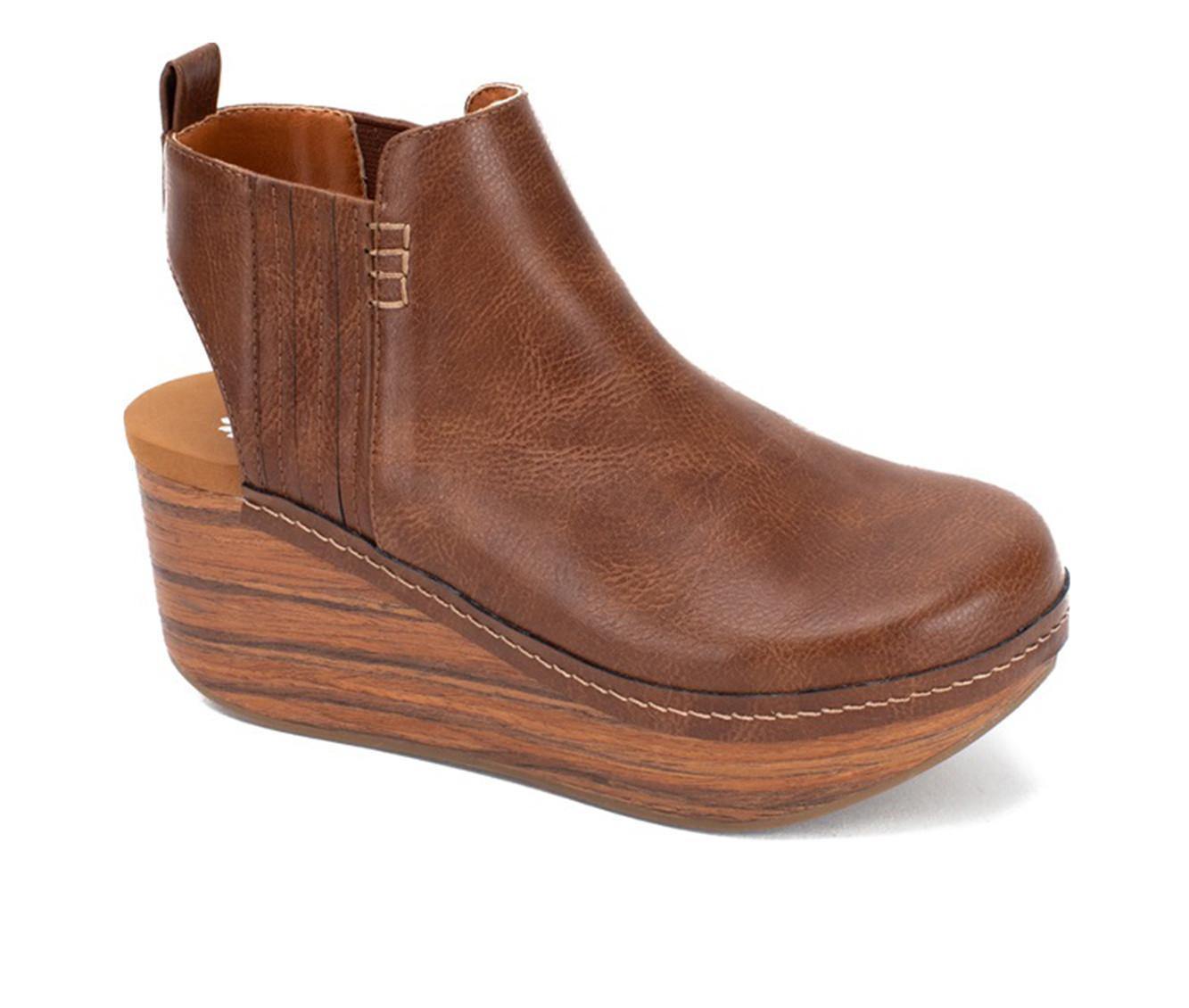 Women's Yellow Box Barty Wedge Clogs Product Image