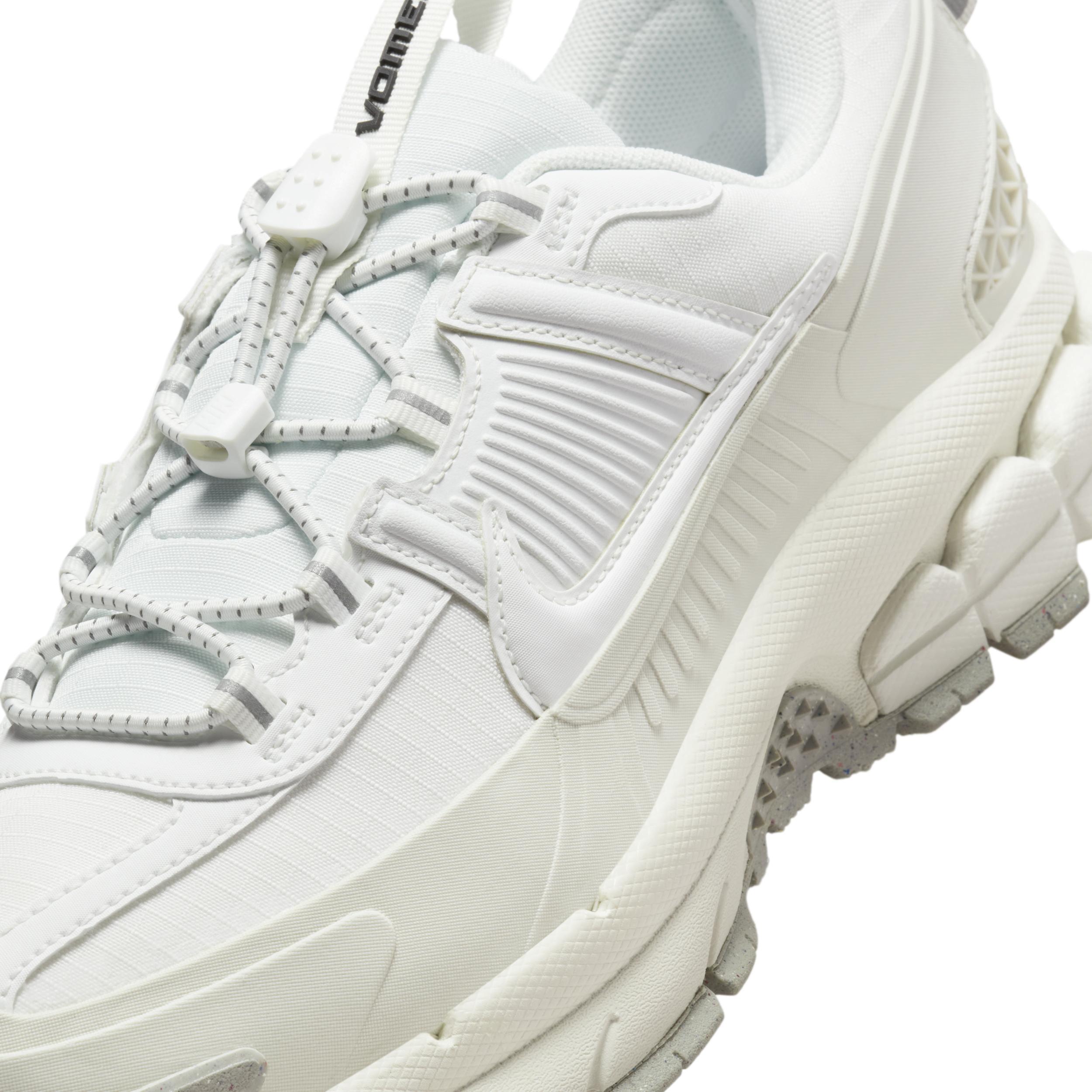 Nike Zoom Vomero Roam Women's Winterized Shoes Product Image