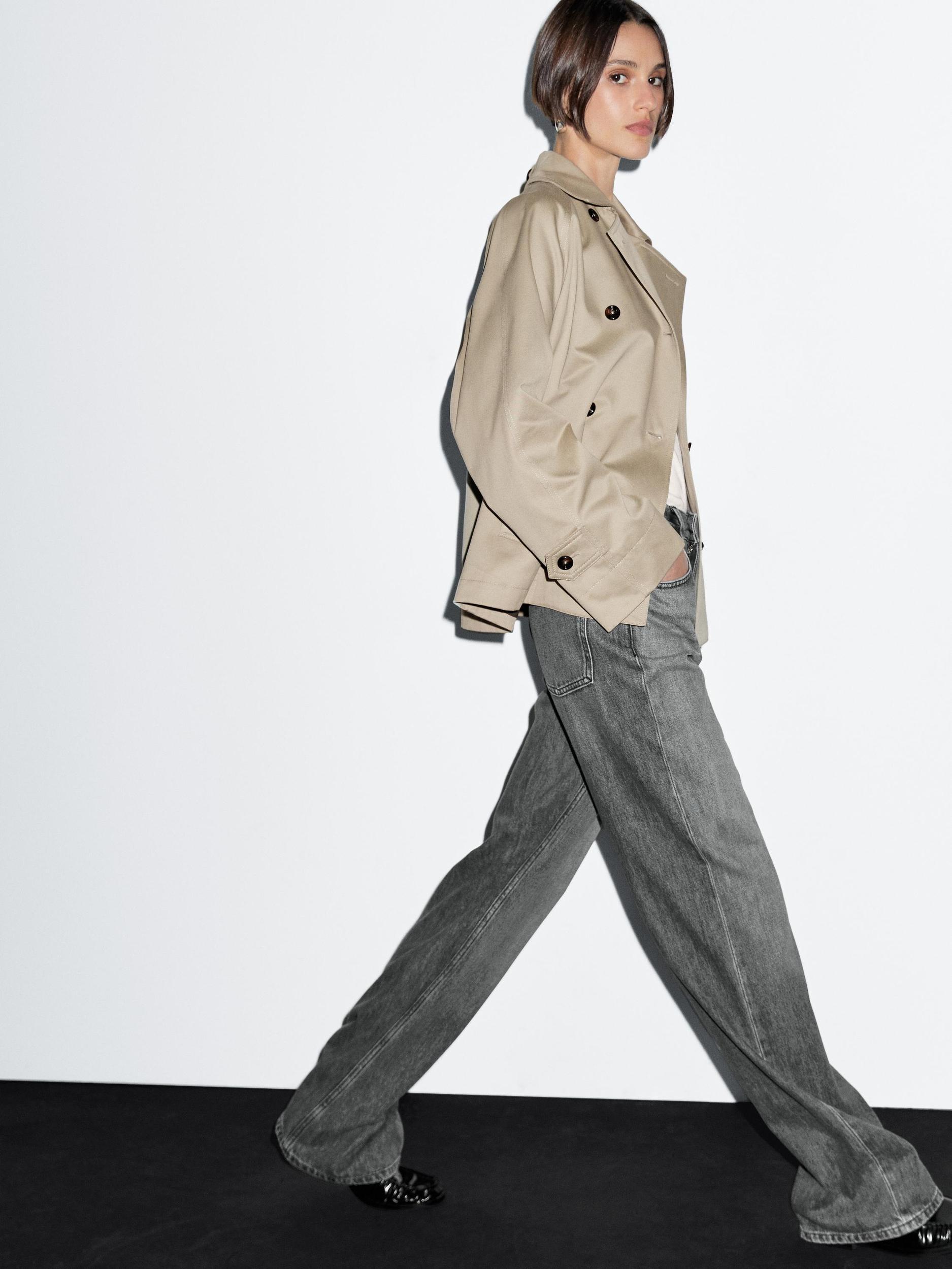 Short trench coat with button detail on the collar Product Image