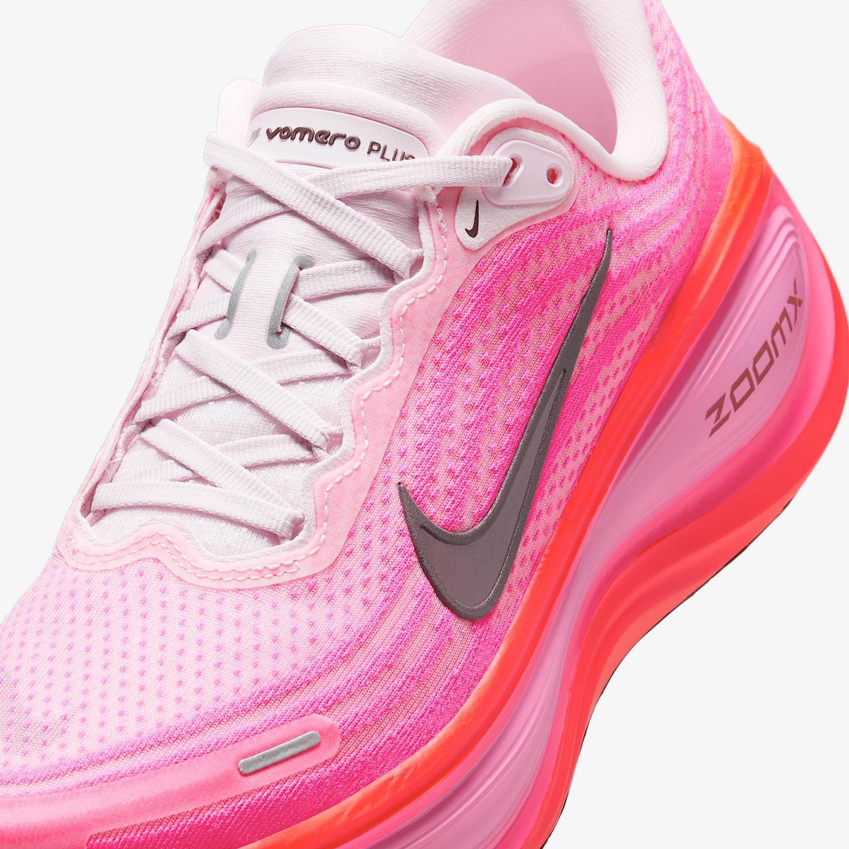 Nike Vomero Plus Women's Road Running Shoes Product Image