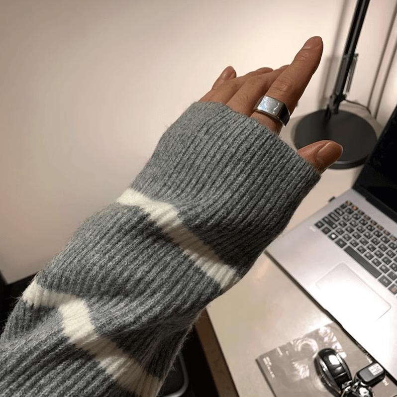 RT No. 12031 GRAY ZIP-UP PULLOVER COLLAR SWEATER Product Image