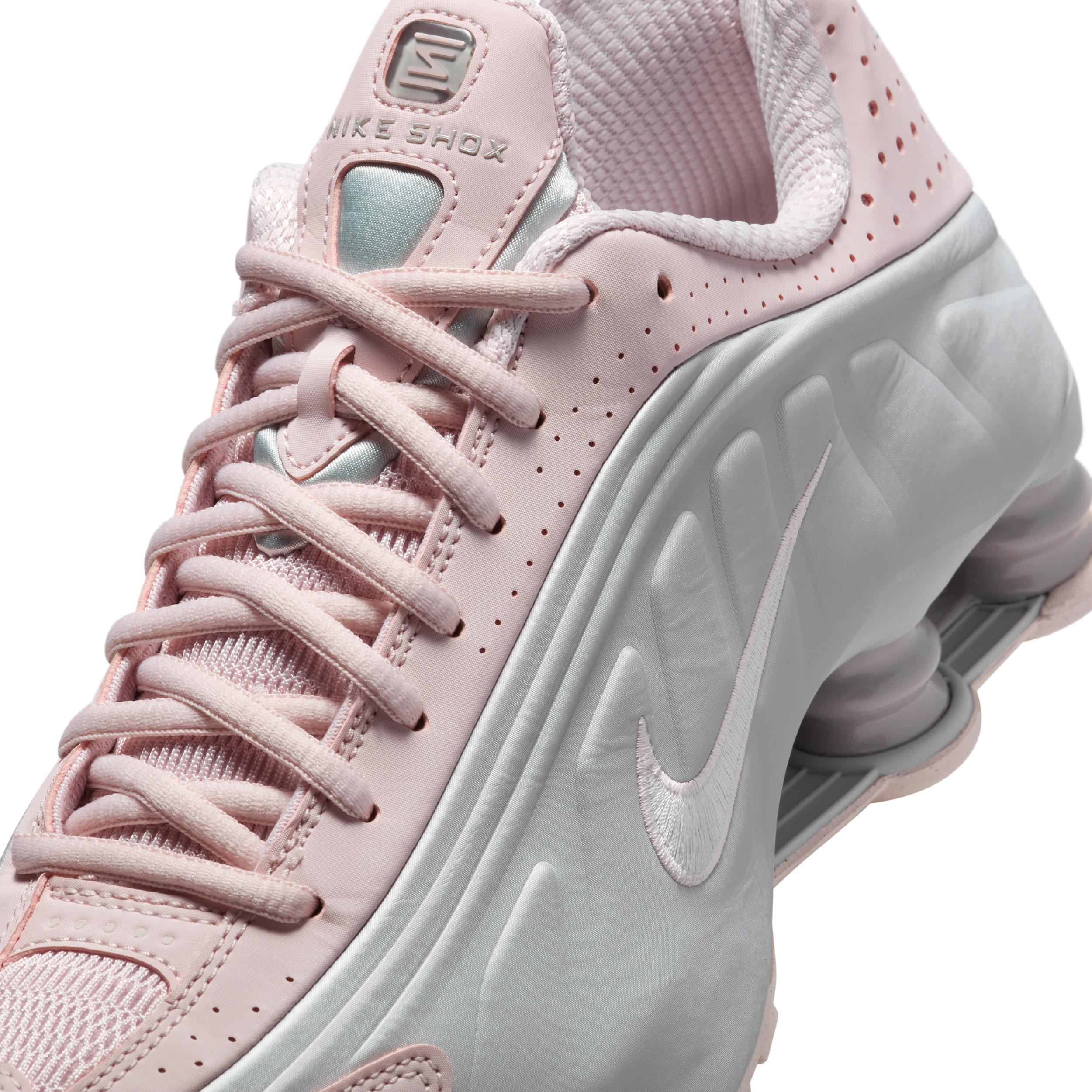 Nike Women's Shox R4 Shoes Product Image