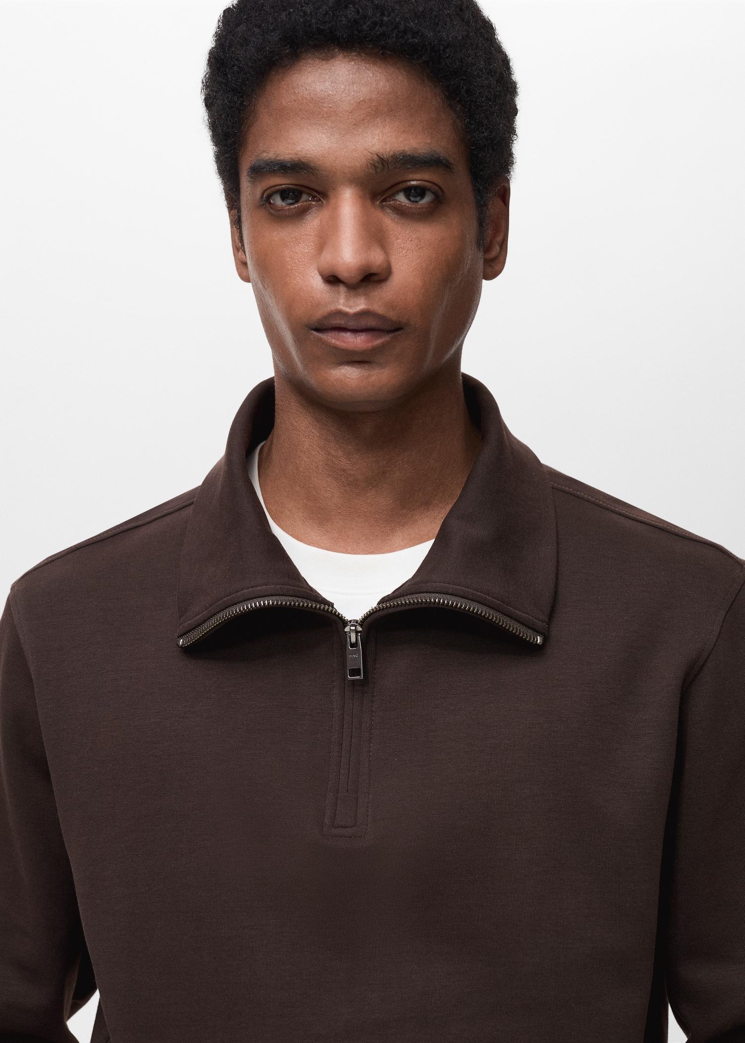 Regular-fit cotton sweatshirt with zipper - Men | MANGO USA Product Image