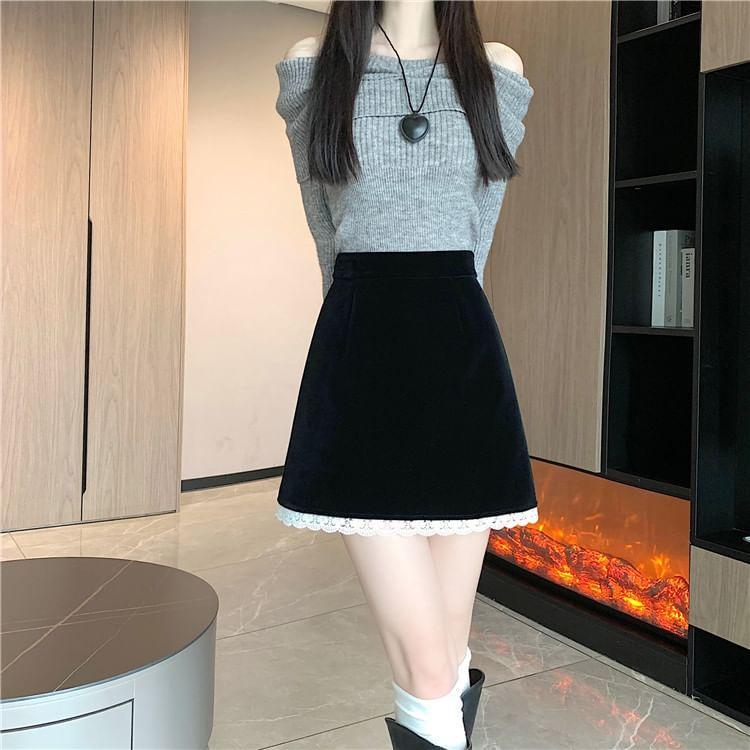 High Rise Contrast Lace Trim Velvet Mini A-Line Skirt Product Image