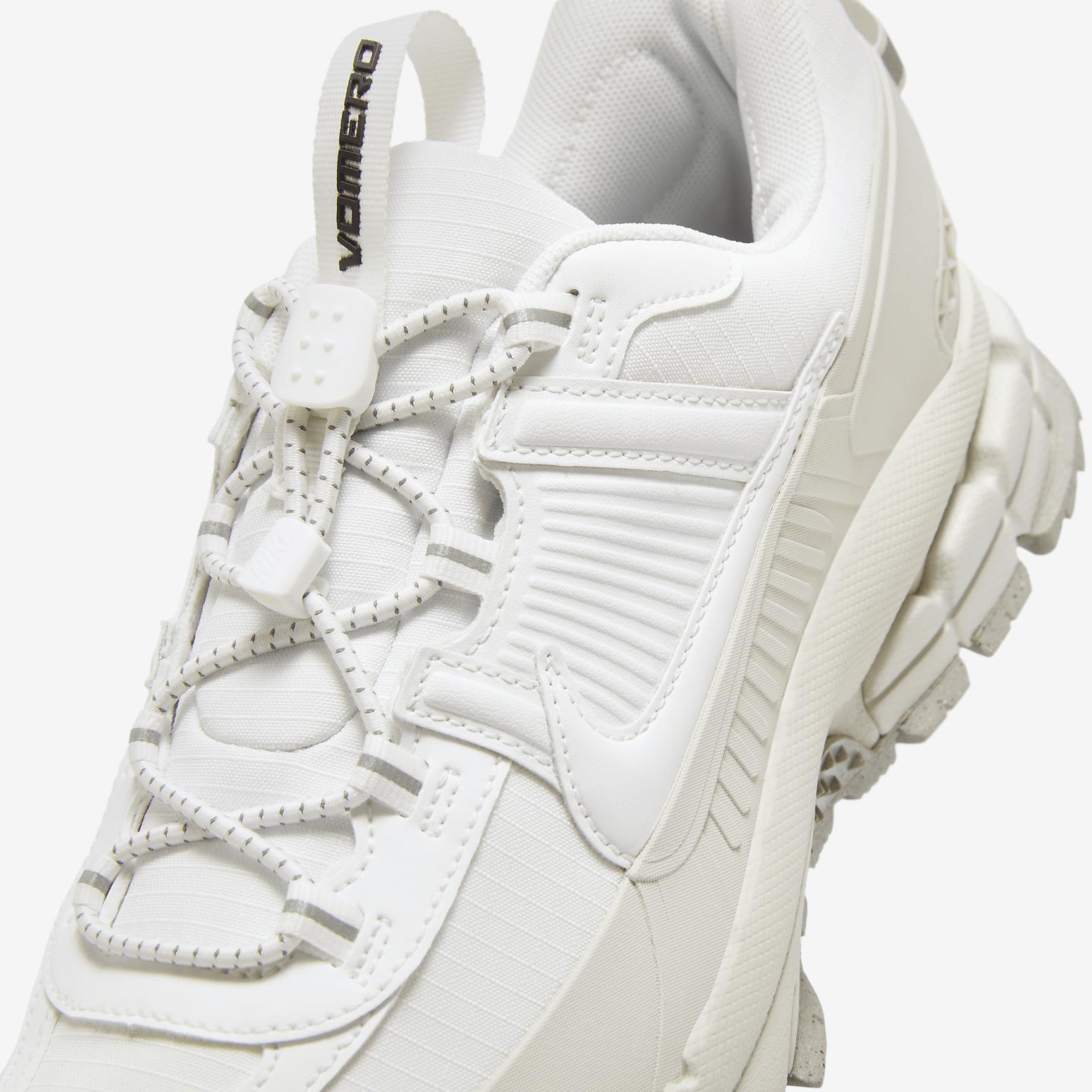 Nike Mens Zoom Vomero Roam Casual Shoes in College Grey/Vast Grey/White Product Image