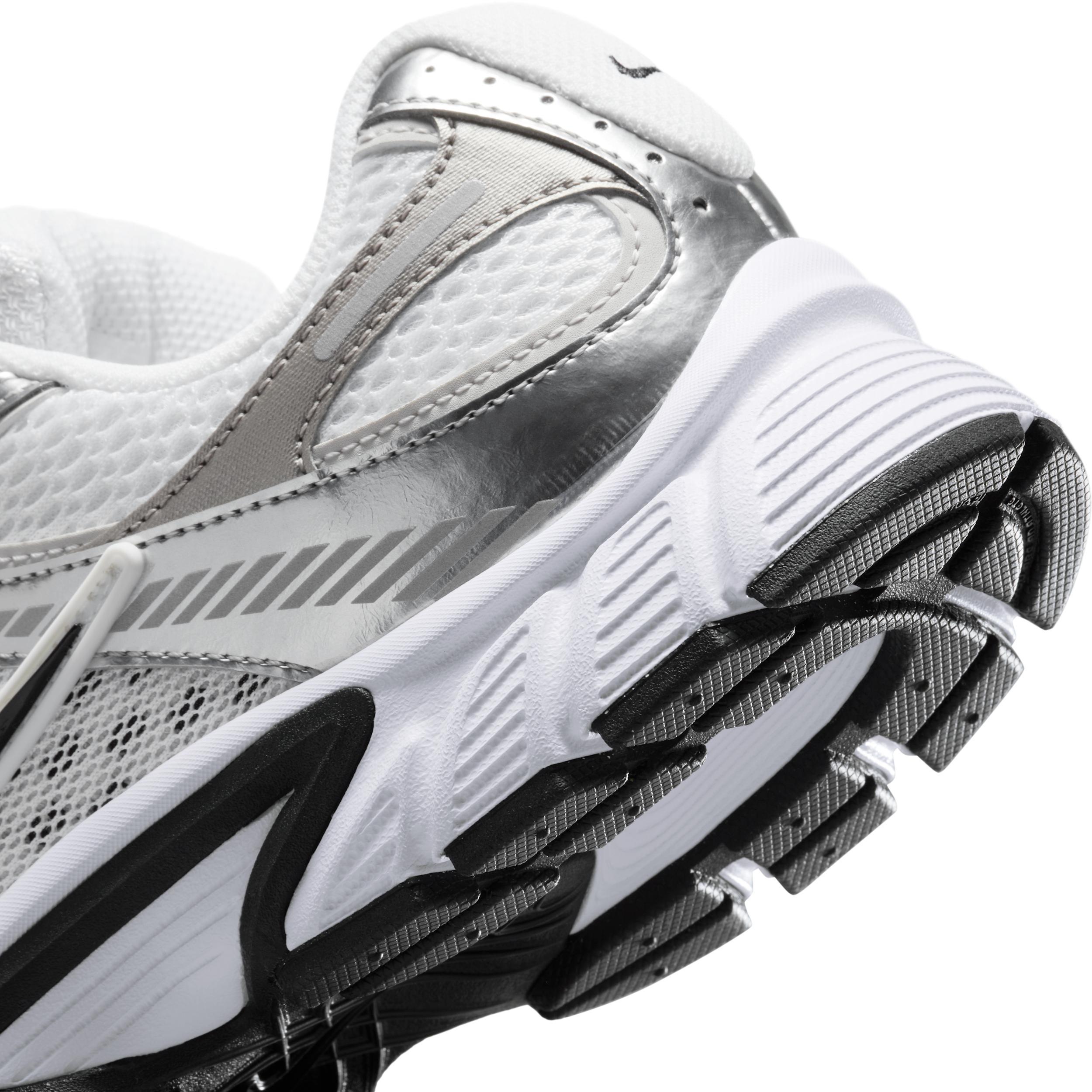 Nike Womens V5 RNR Casual Shoes in Summit White/Sail/Black Product Image