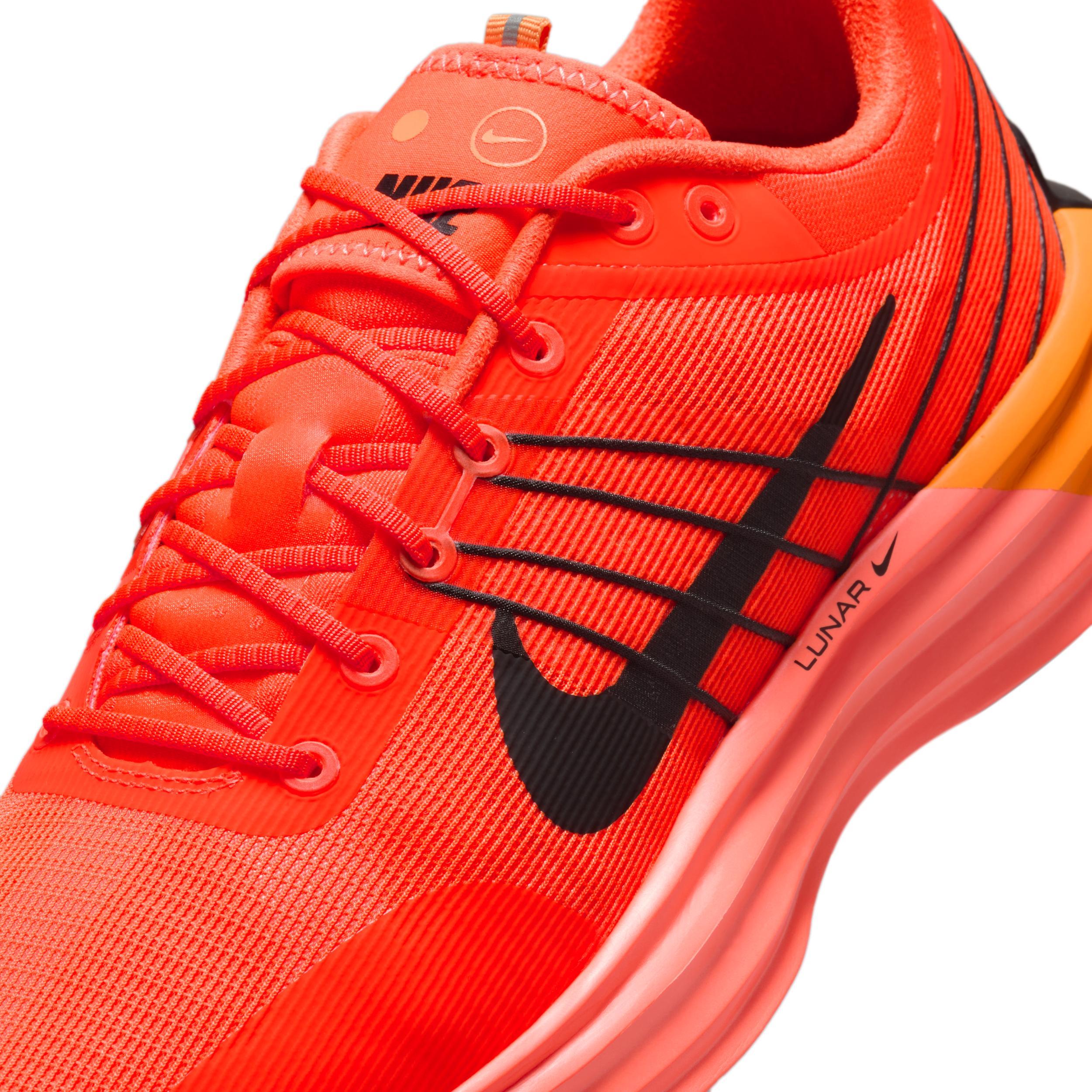 Nike Men's Lunar Roam Shoes Product Image