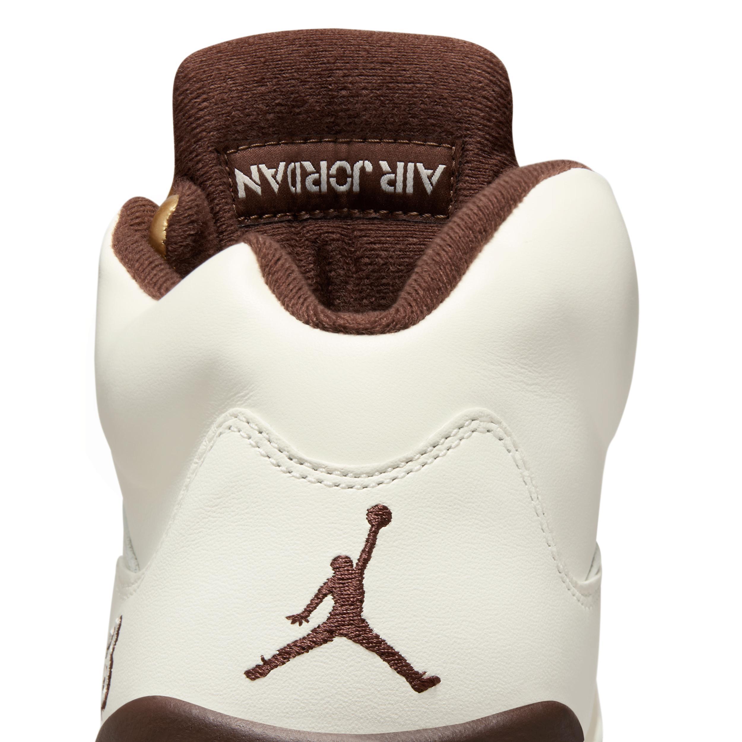 Jordan Womens Air Retro 5 Basketball Shoes in Earth/Metallic Gold/Sail Product Image