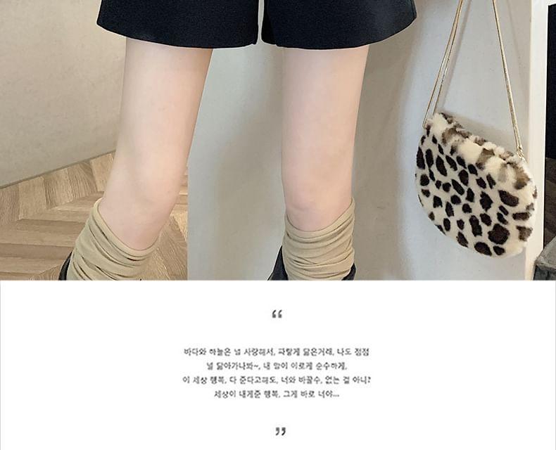 High Waist Plain Pleated Shorts Product Image