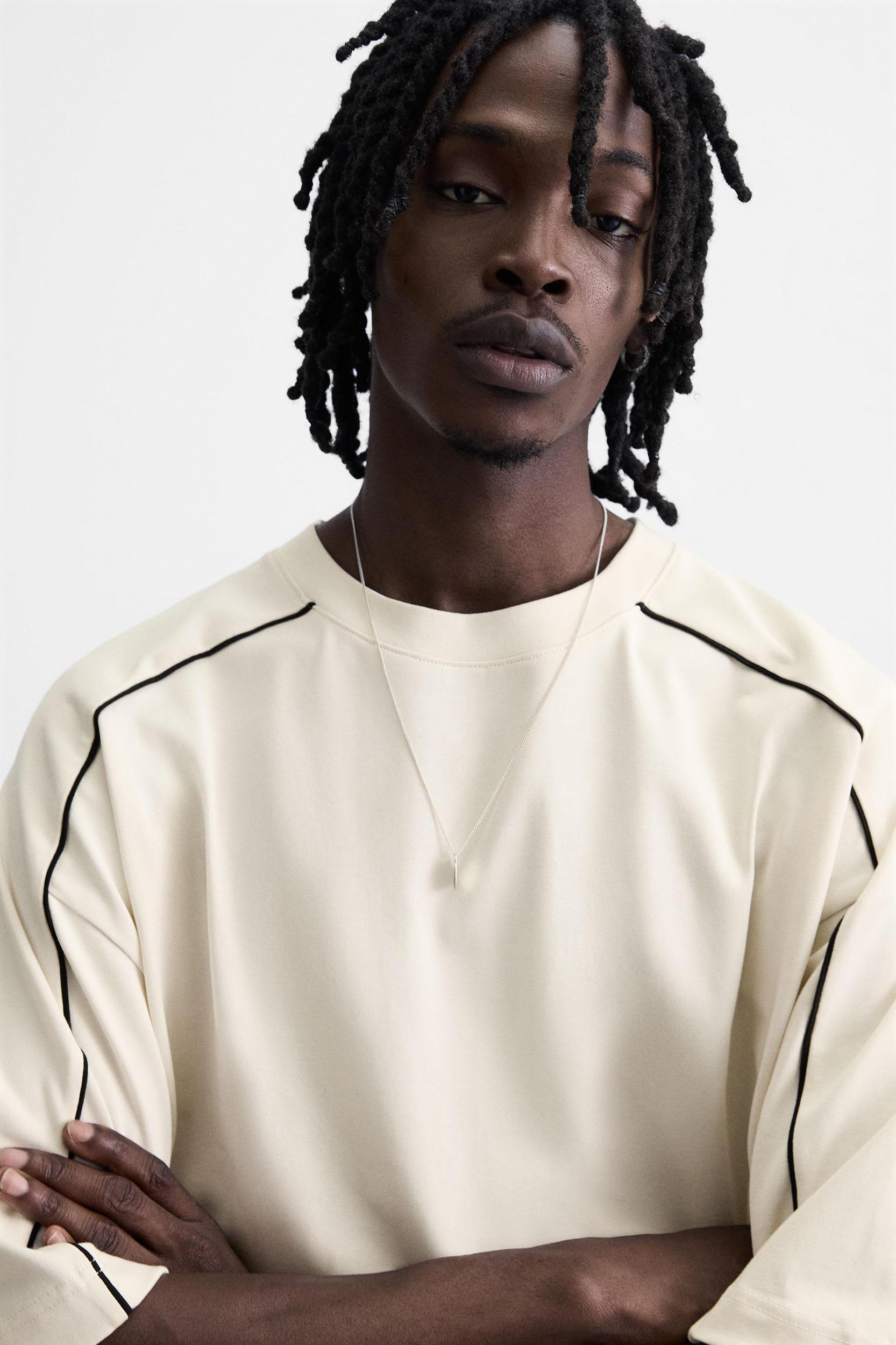 CONTRASTING TRIM SWEATSHIRT Product Image